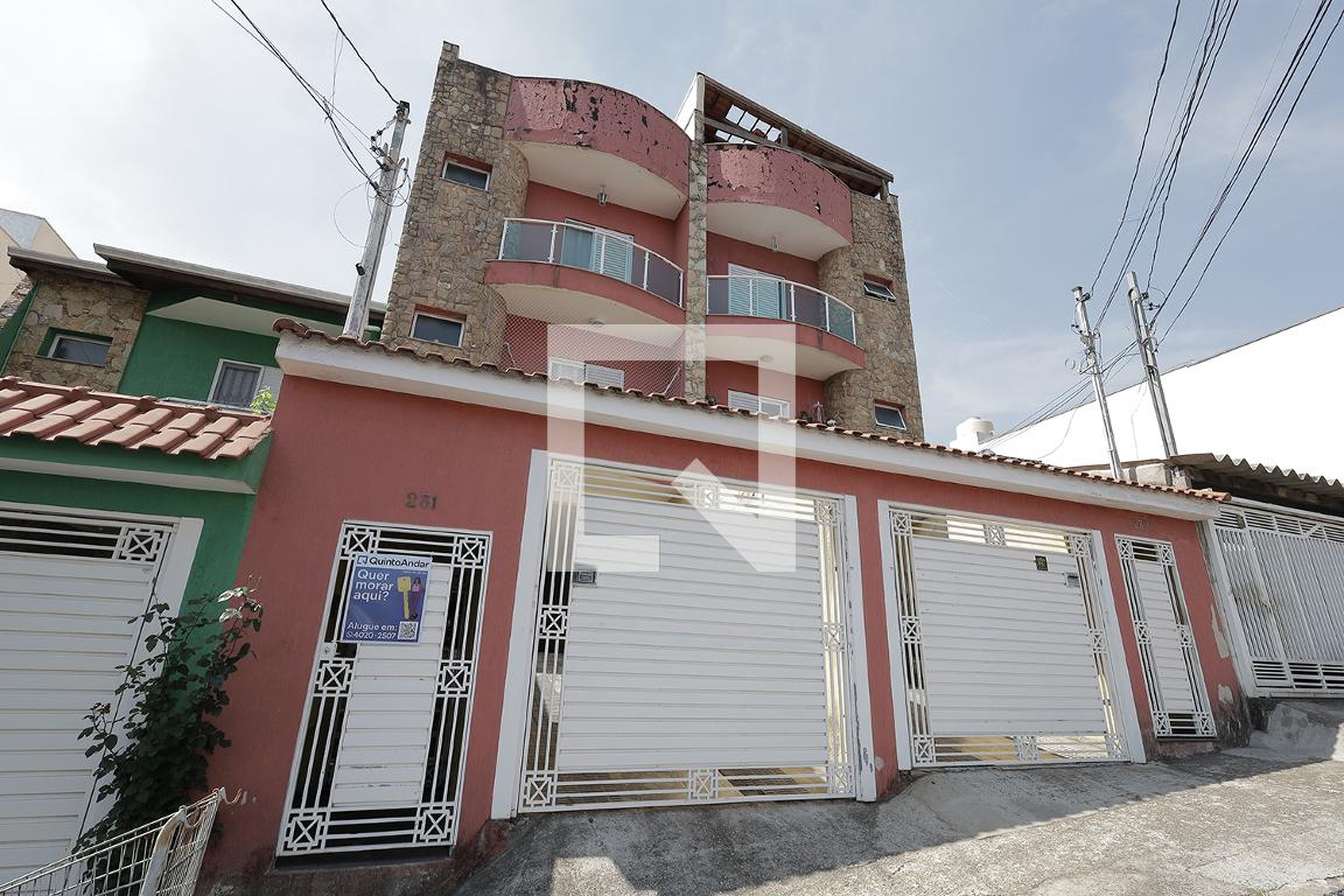 Fachada Condomínio em Rua Atenas, 231