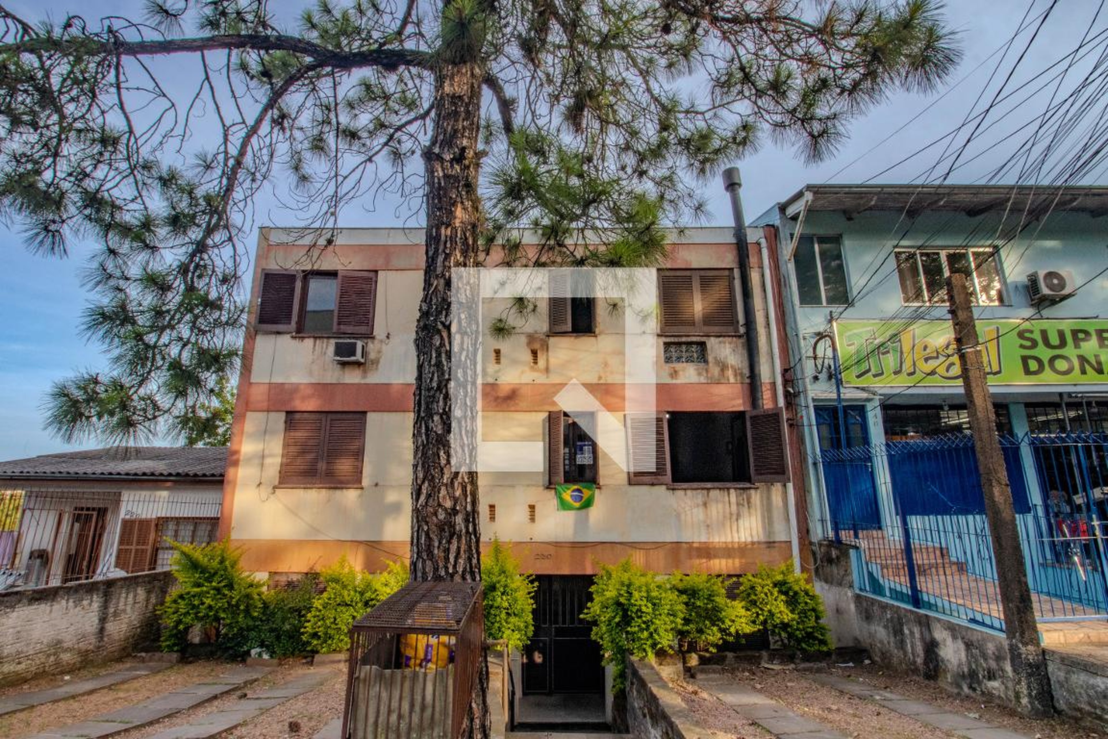 Fachada Condomínio em Rua José Madrid, 230