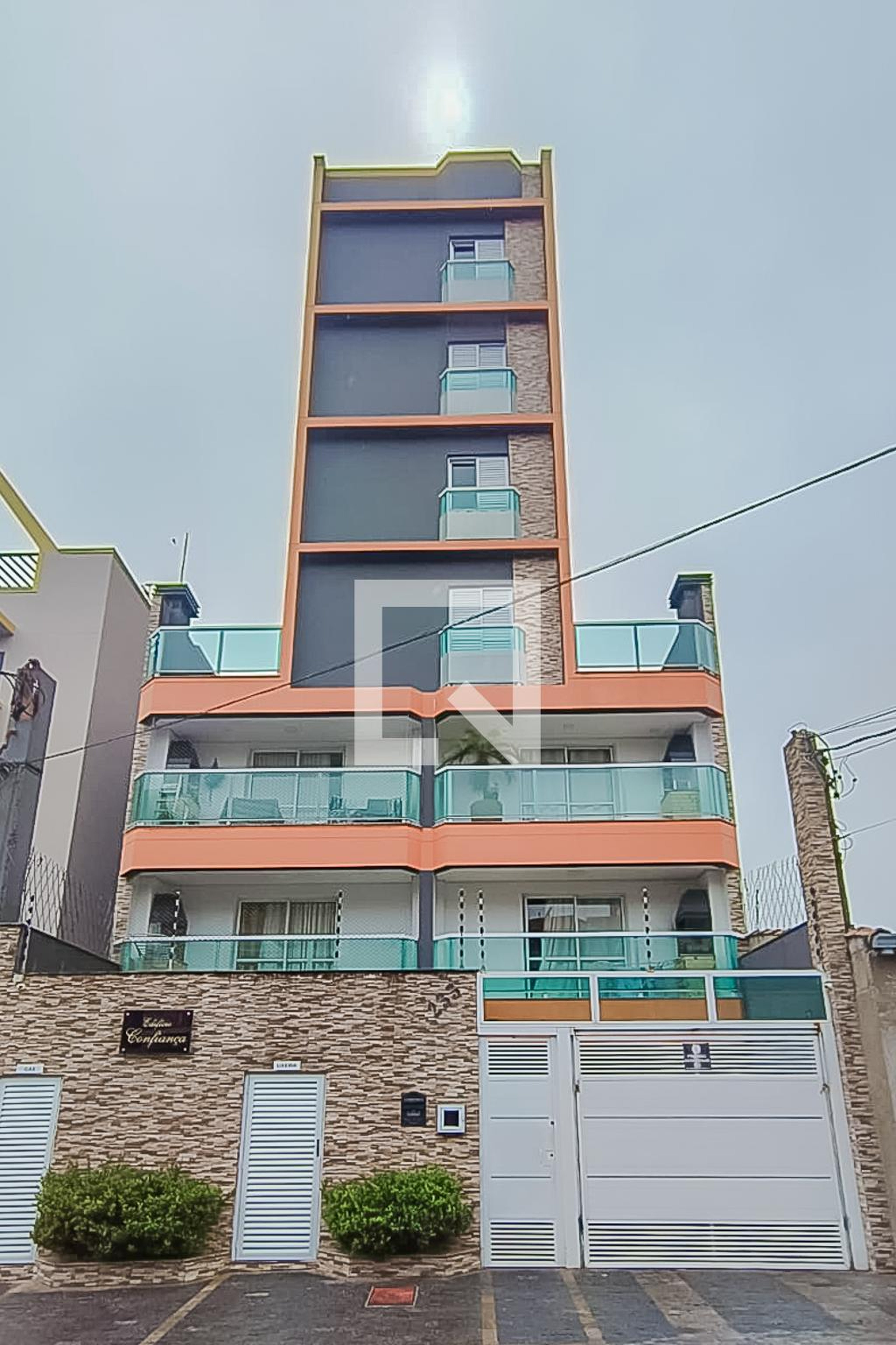 Fachada Condomínio em Rua Radamés Nardine, 233