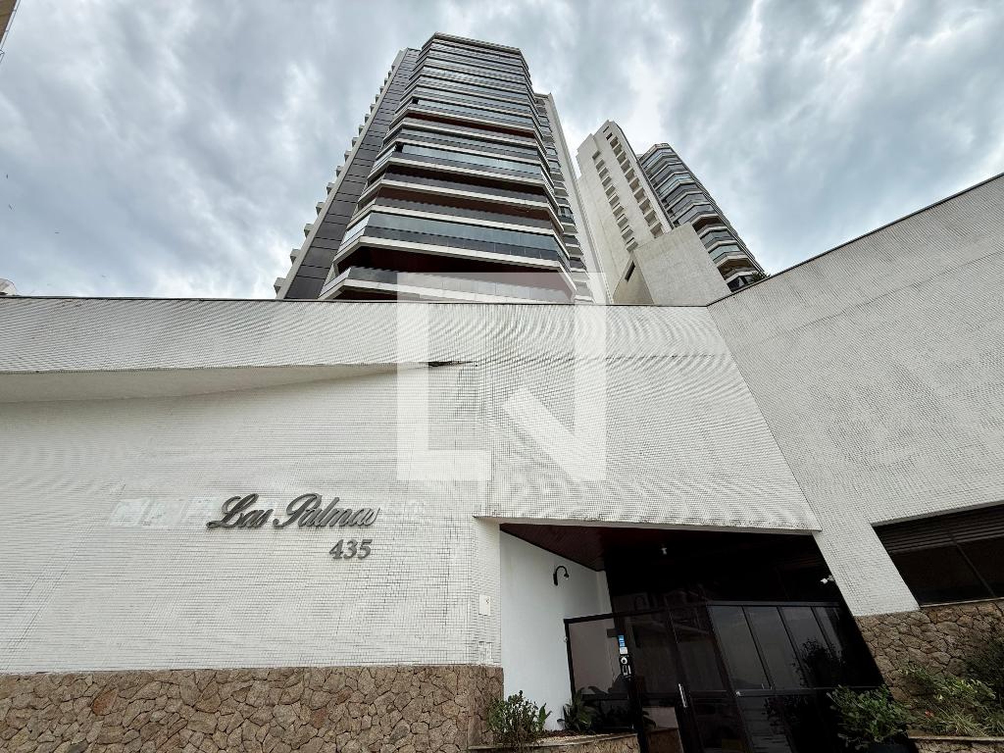 Fachada Condomínio Las Palmas