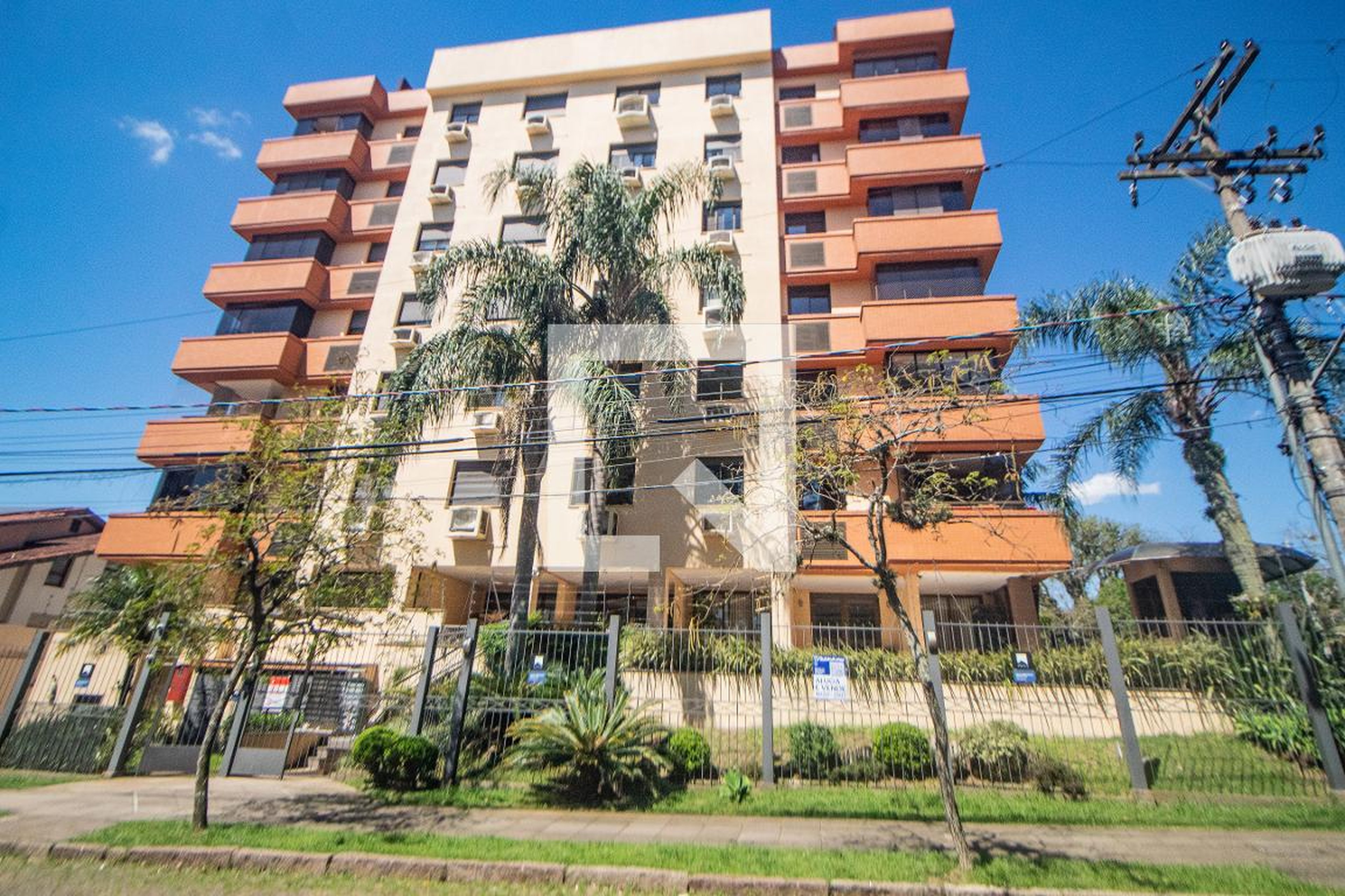 Fachada Condomínio em Rua Jataí, 758