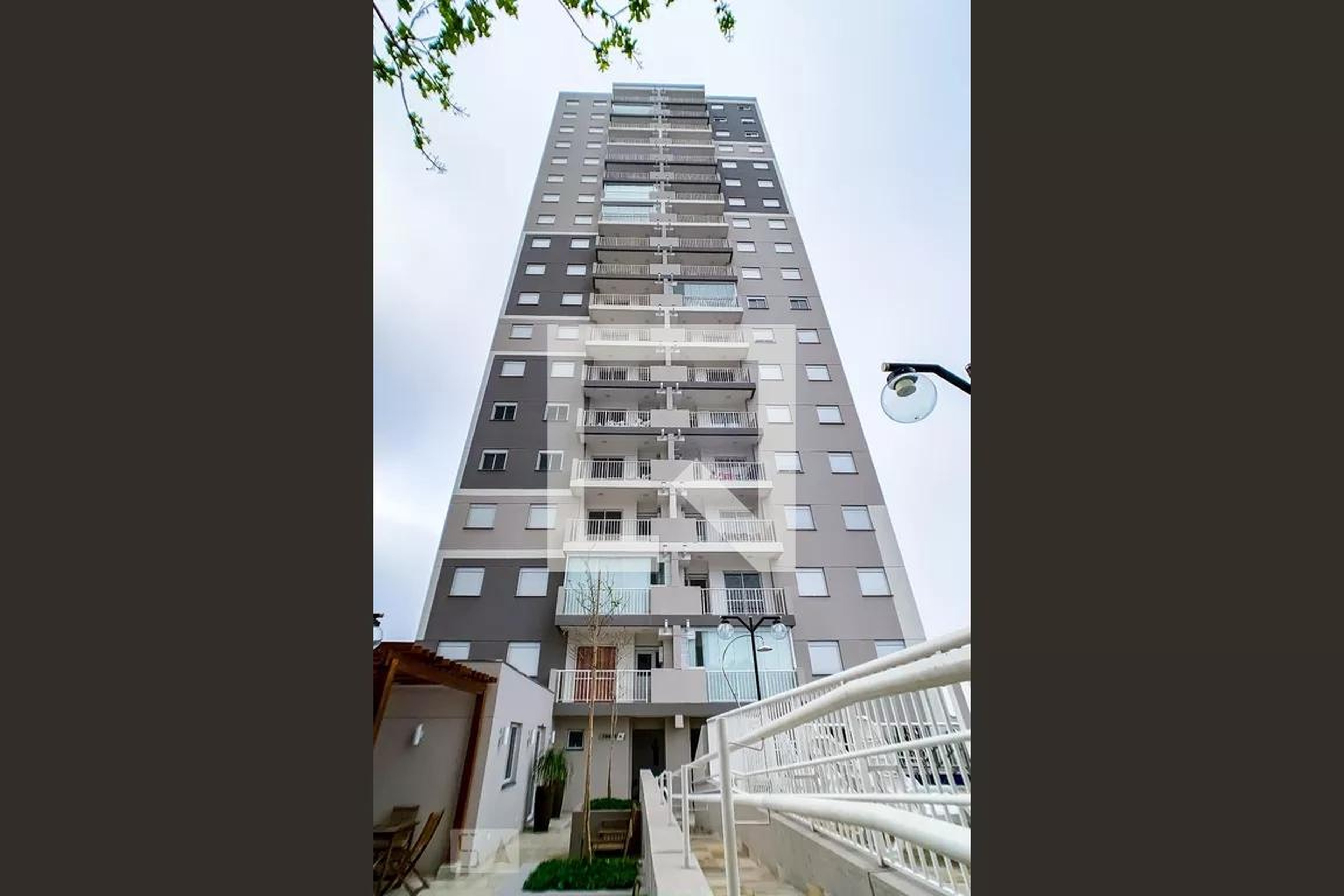 Fachada Condomínio em Rua Francisco Pereira, 460