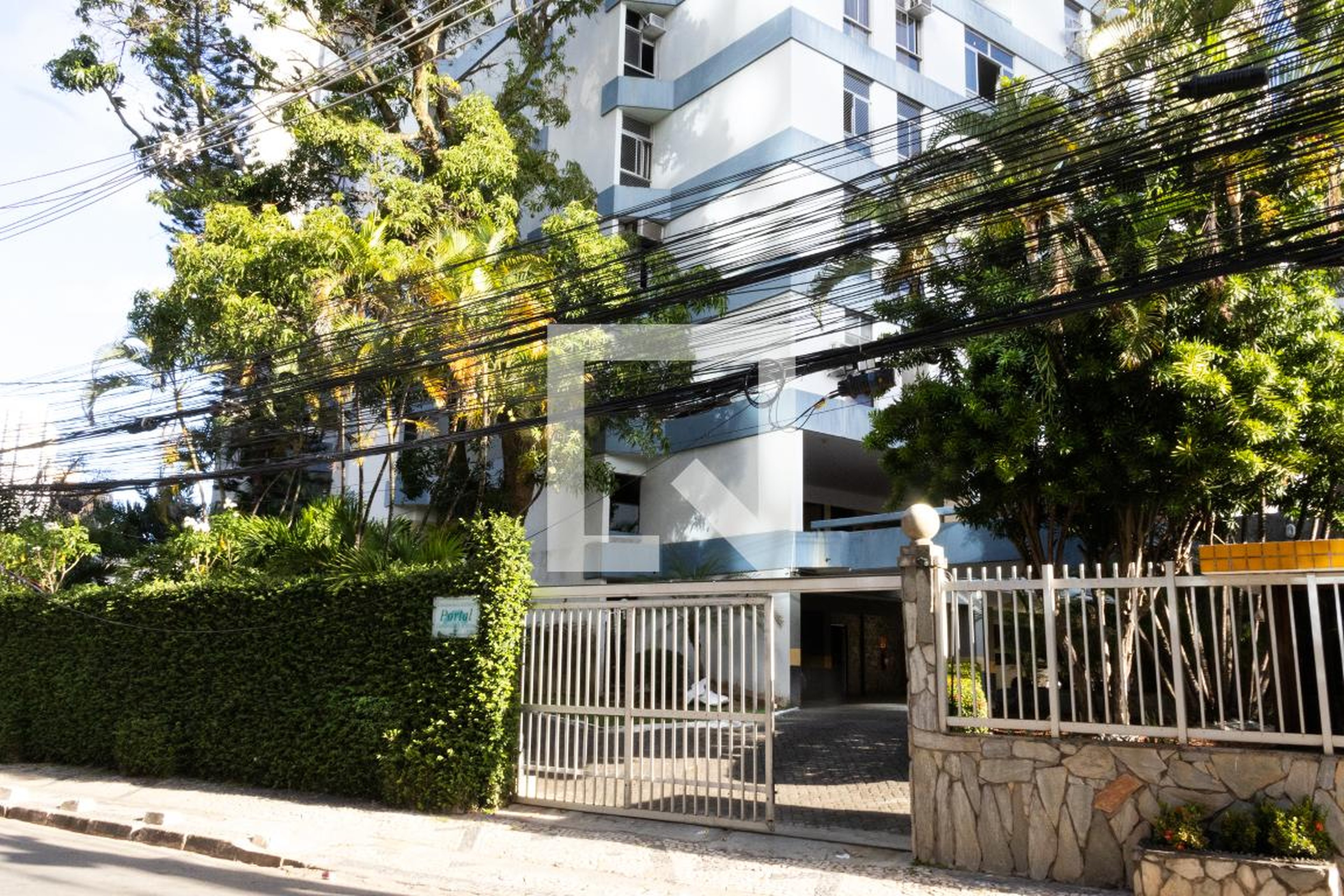 Fachada Edifício Portal Caminho das Árvores