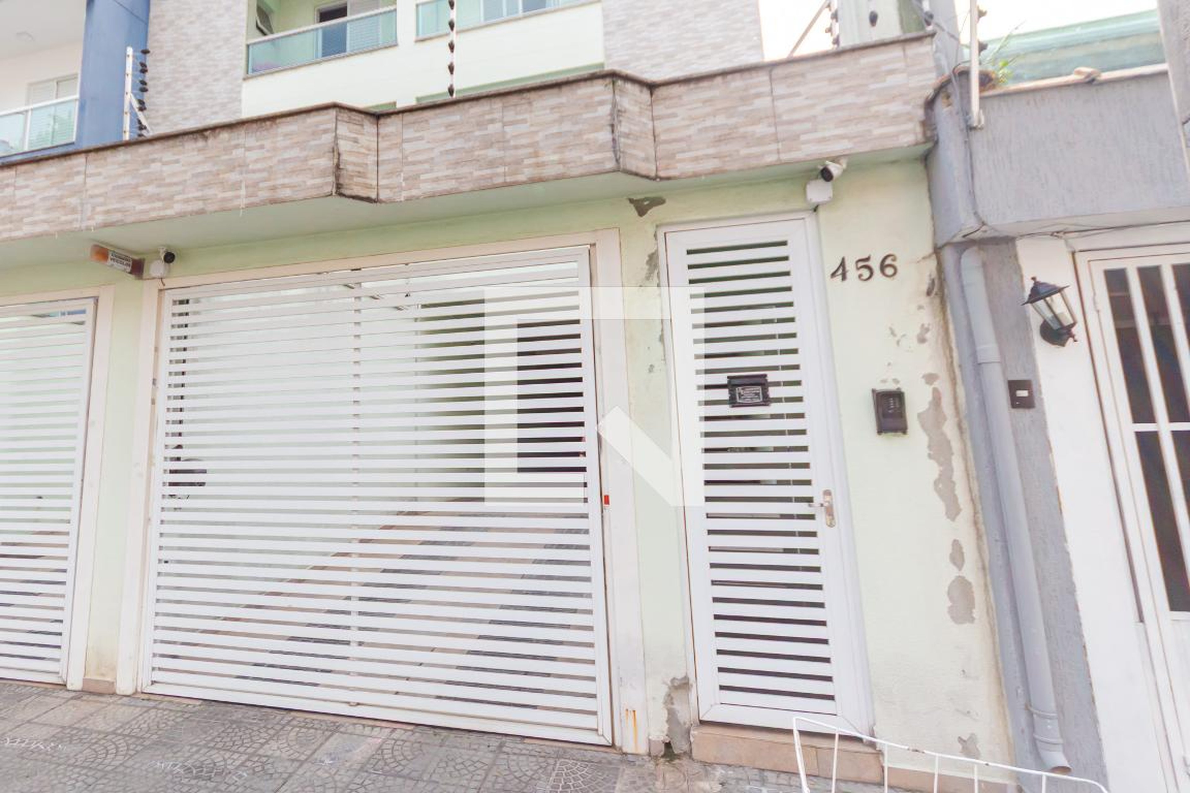 Fachada Condomínio em Rua Vitória Régia, 456