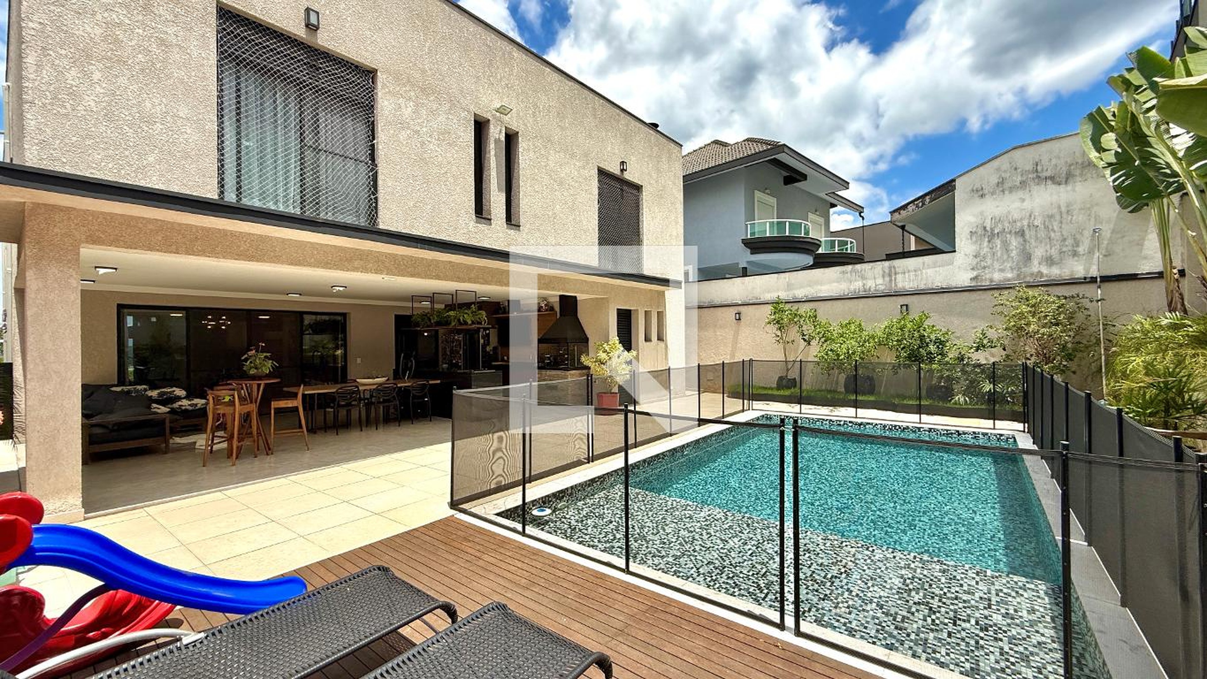 Piscina Condomínio Tambore 10