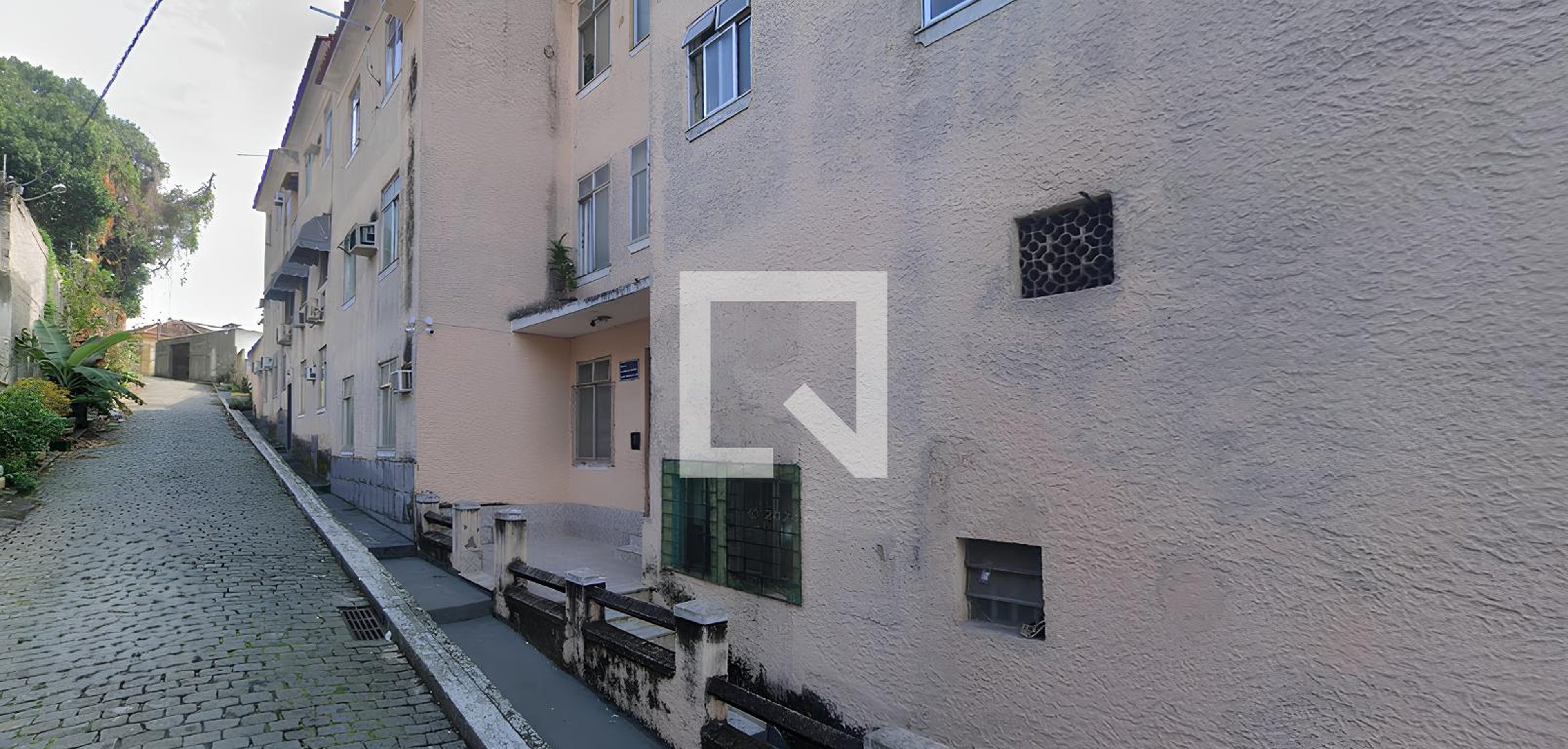 Fachada Condomínio em Praça Iaiá García, 15