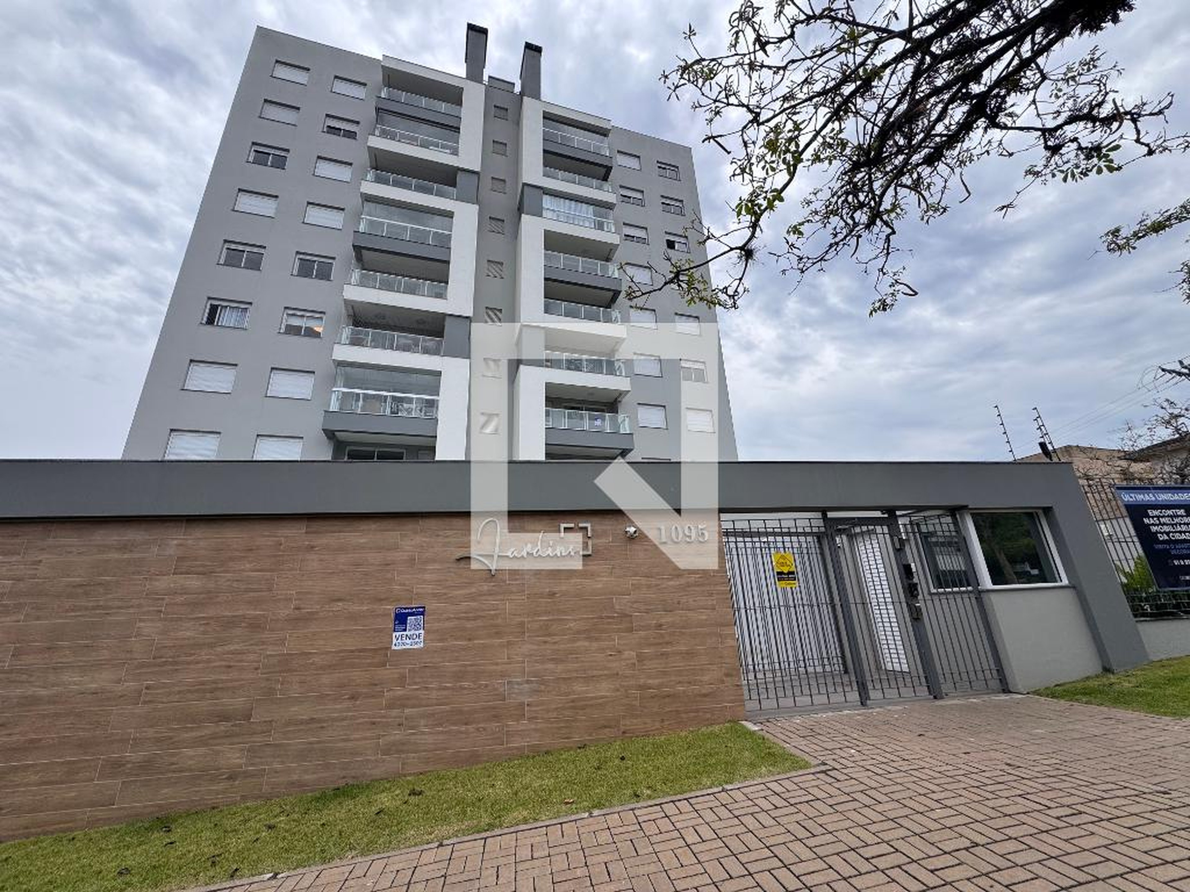 Fachada Condomínio em Avenida Doutor Mario Sperb, 1095