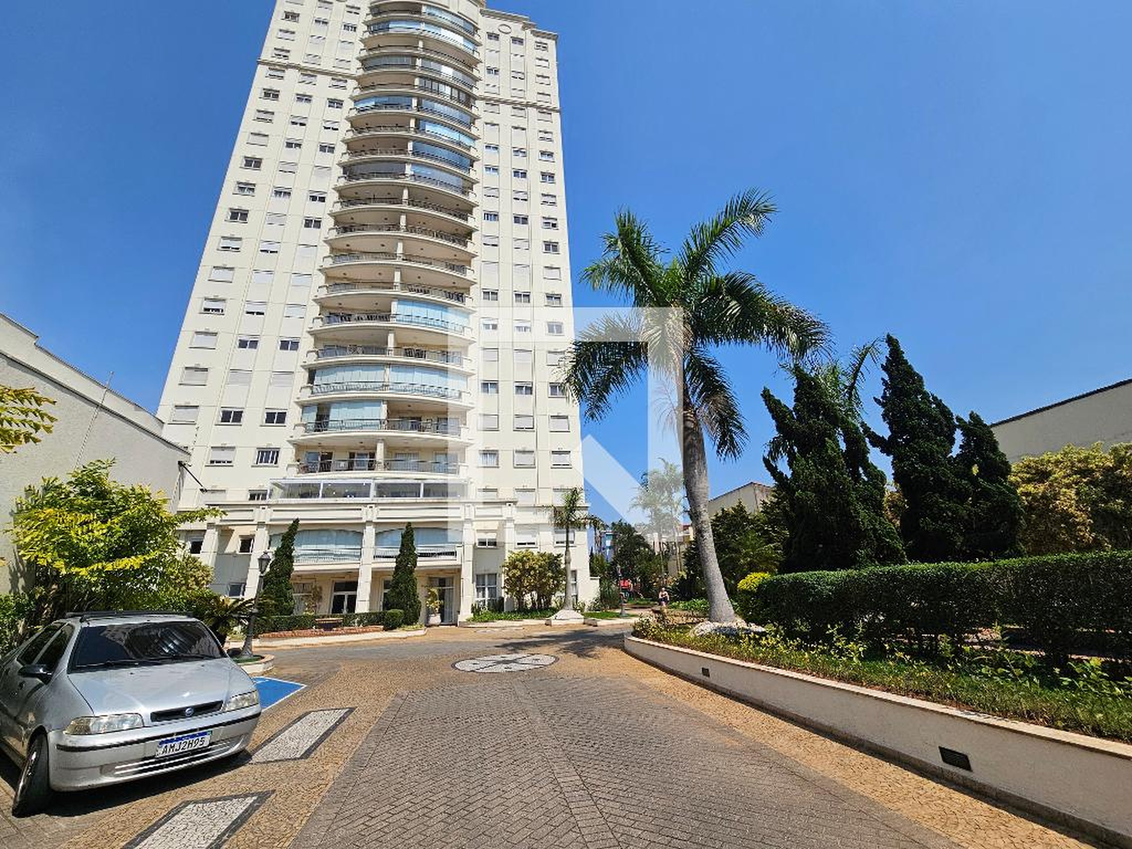 Fachada do Prédio Condomínio Hípica House