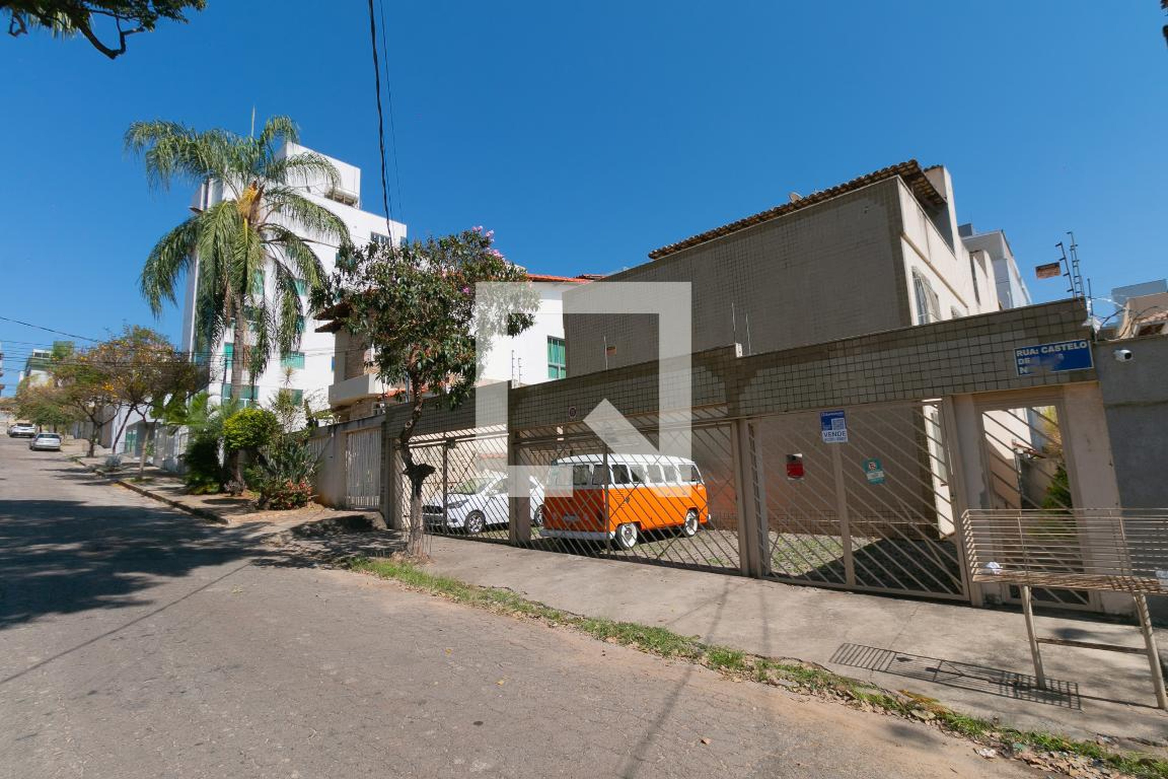 Fachada Condomínio em Rua Castelo Elvas, 105