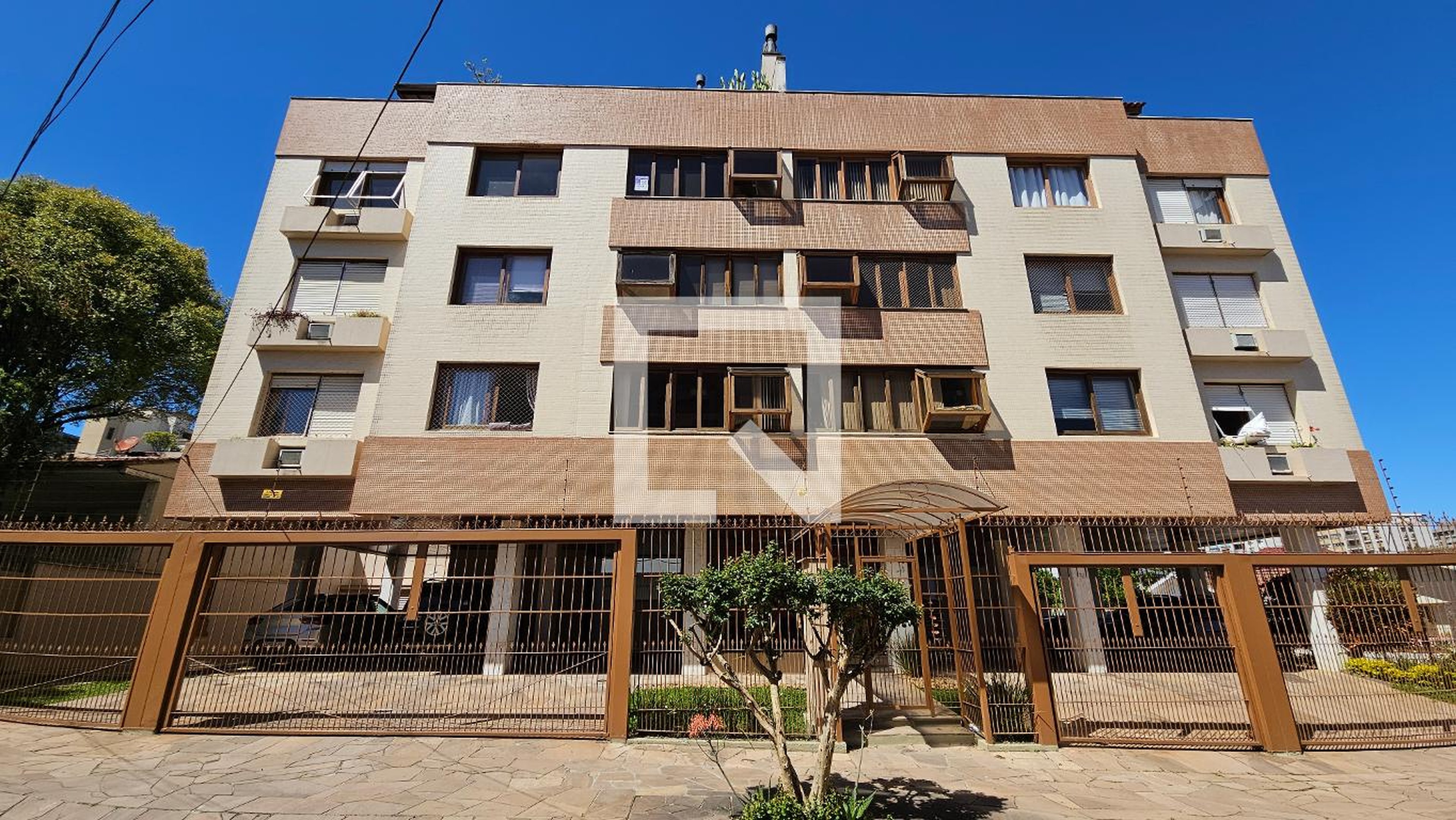 Fachada Condomínio em Rua Arequipa, 53