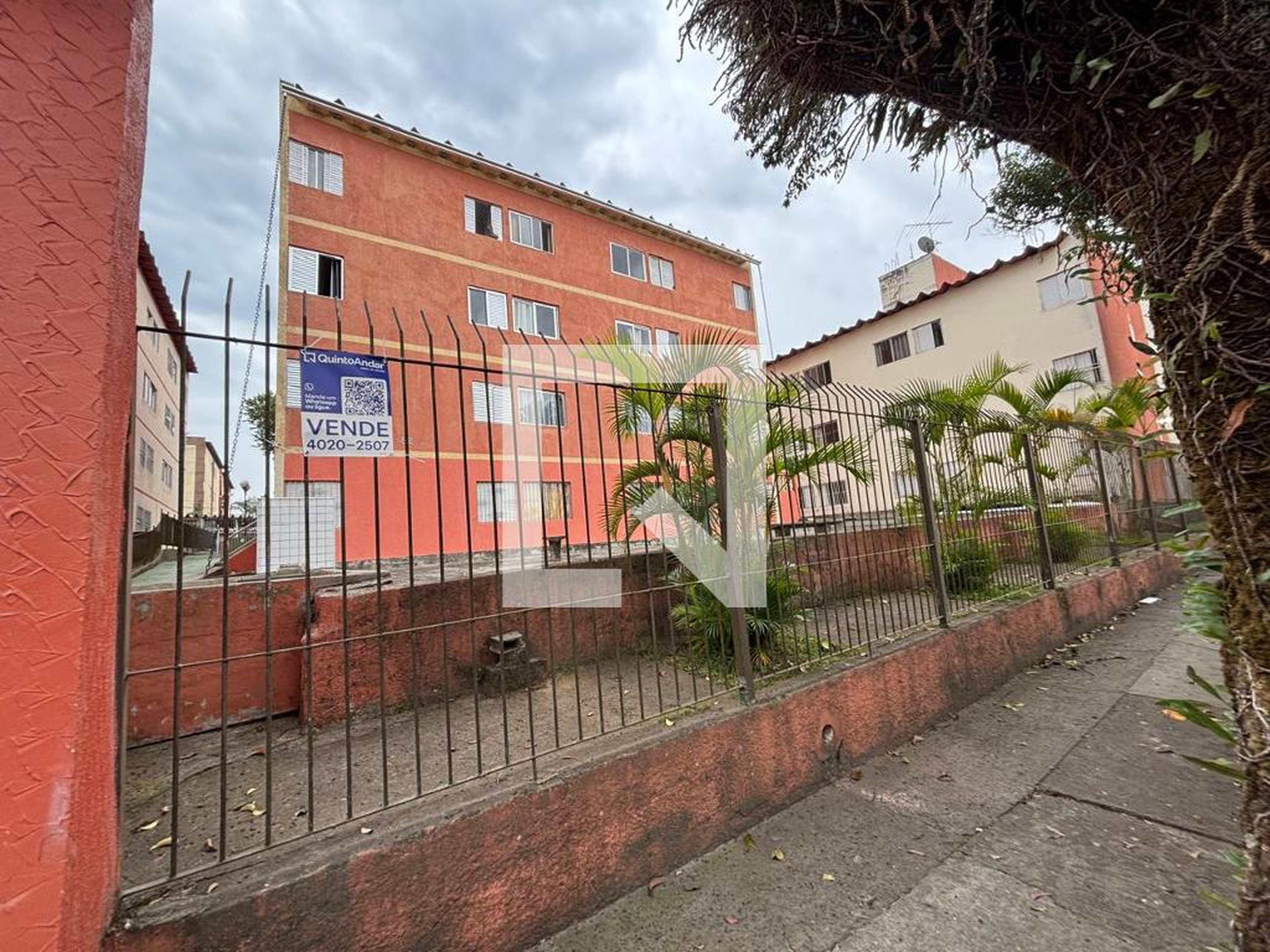 Fachada Condomínio em Rua Atílio Manoel Miéle, 82