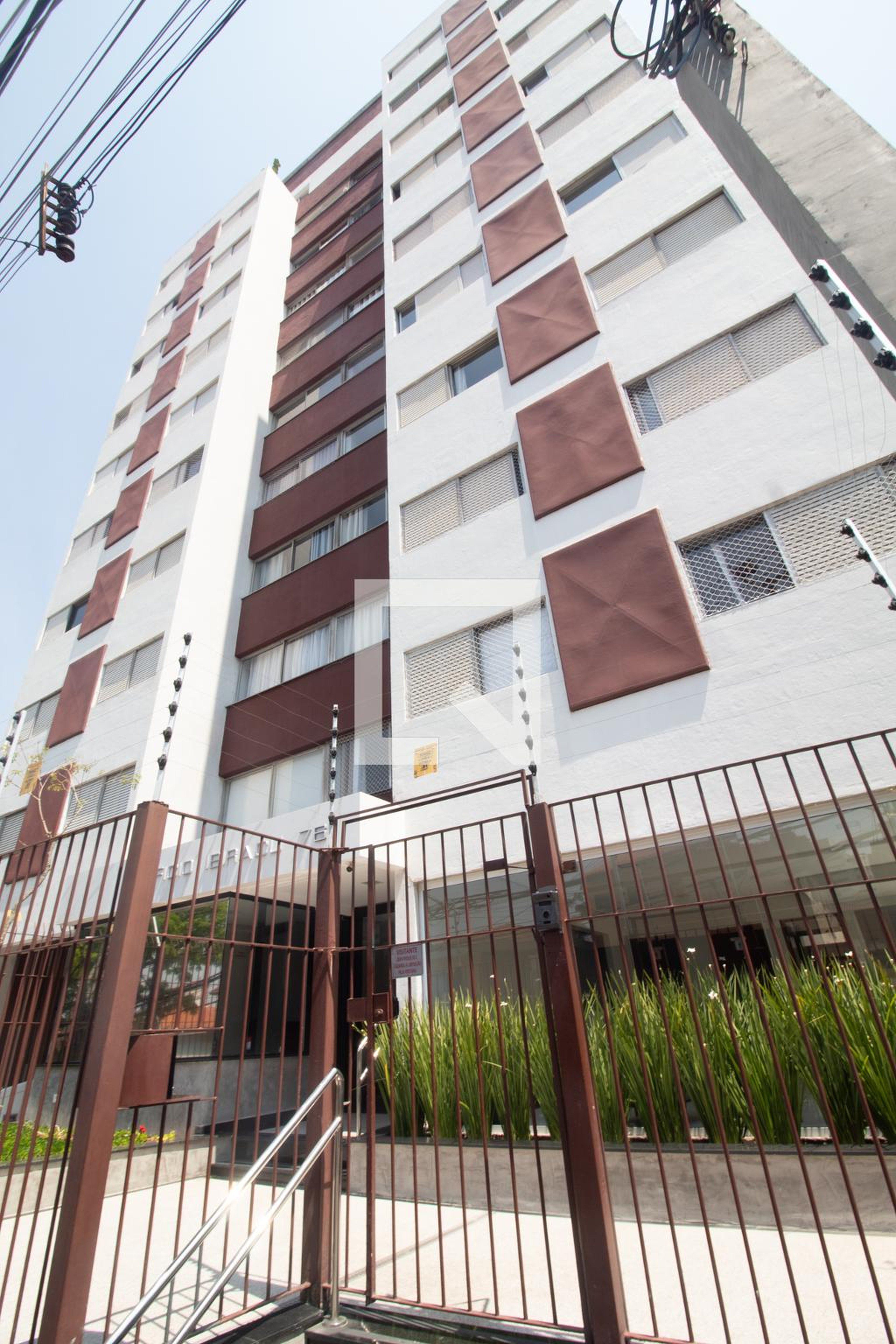 Fachada Condomínio em Rua Ibiraçu, 70