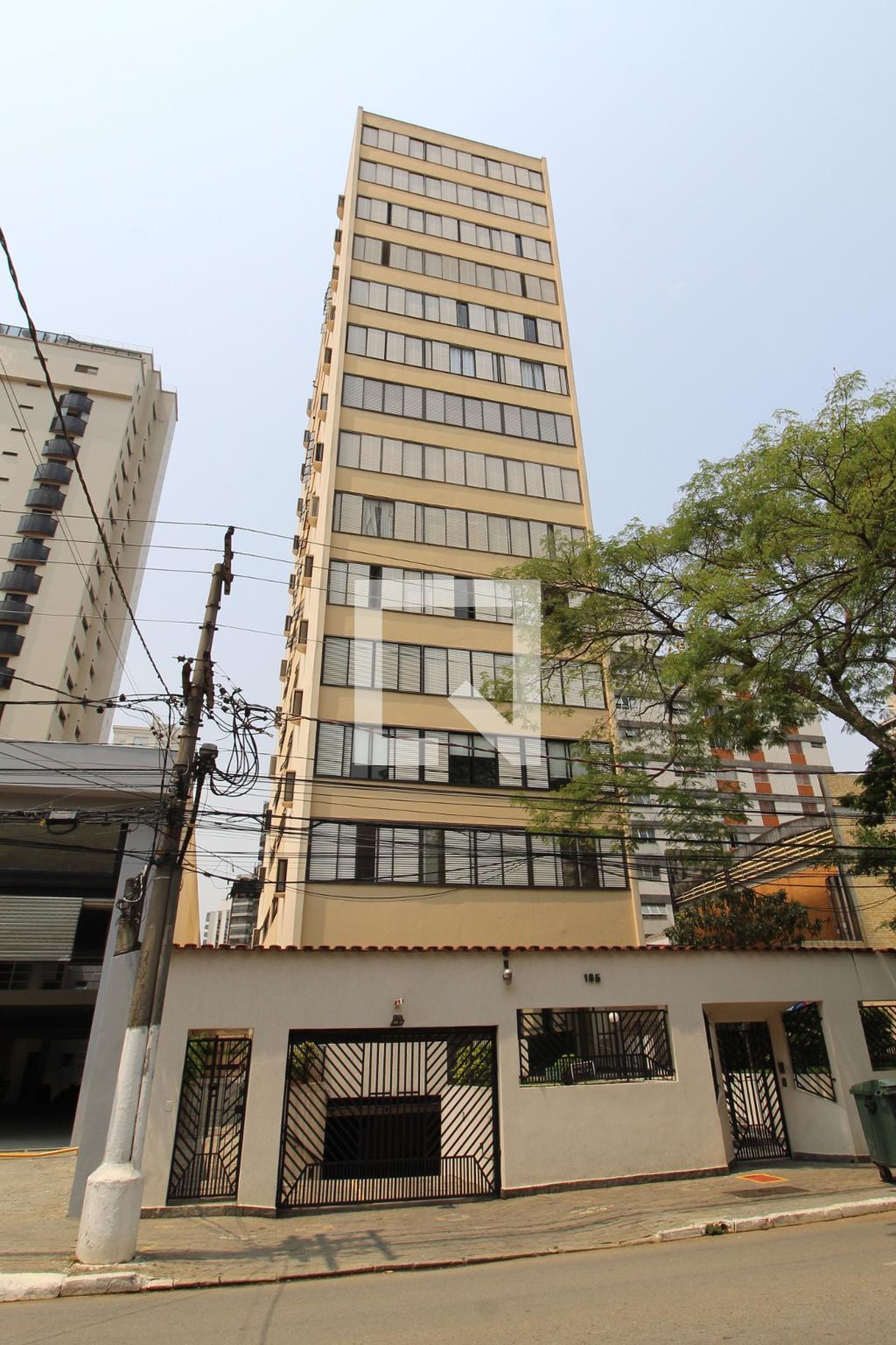 Fachada do Prédio Condomínio em Alameda dos Maracatins, 183