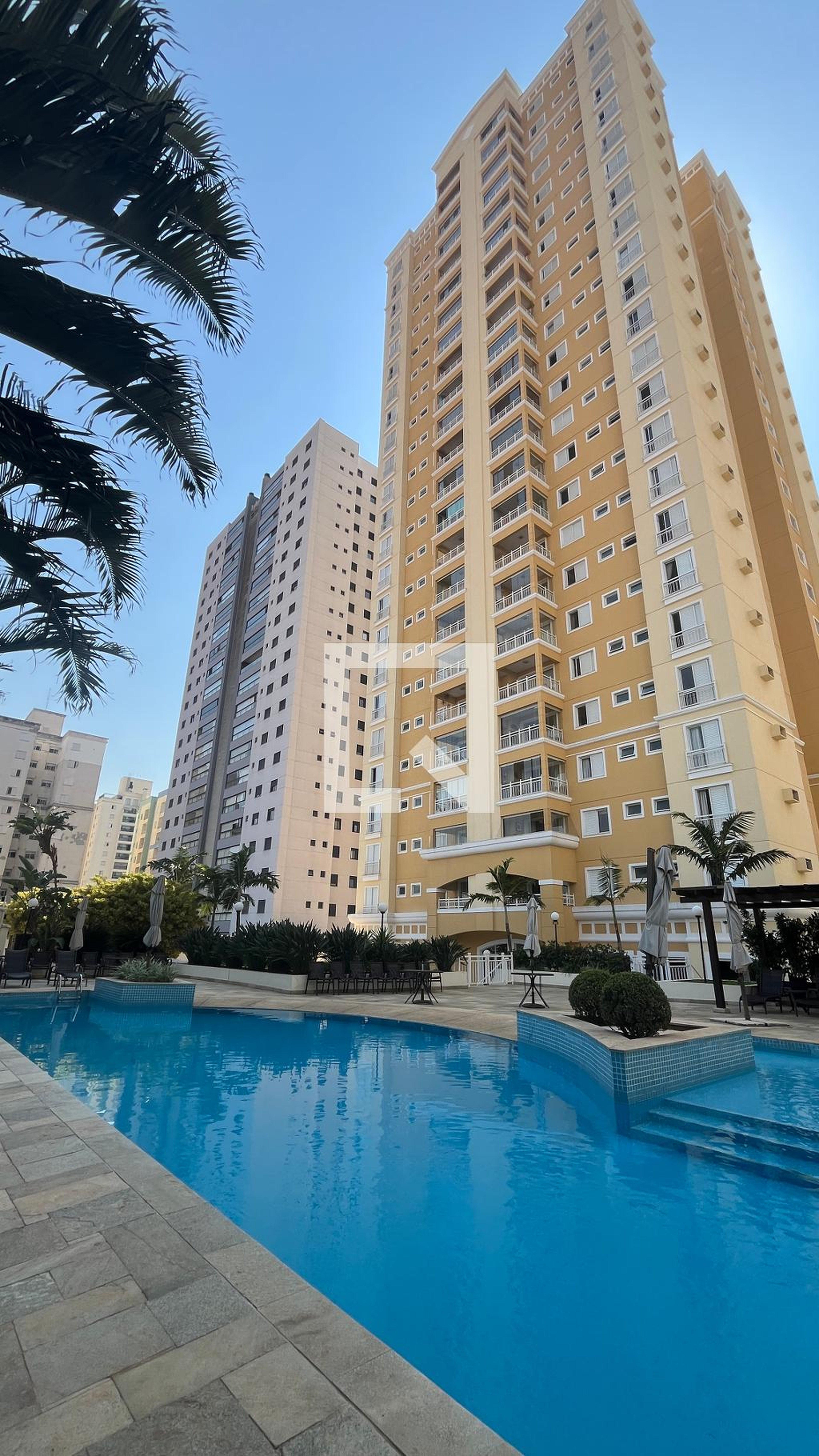 Fachada Condomínio em Rua Luiz Oliveira, 327