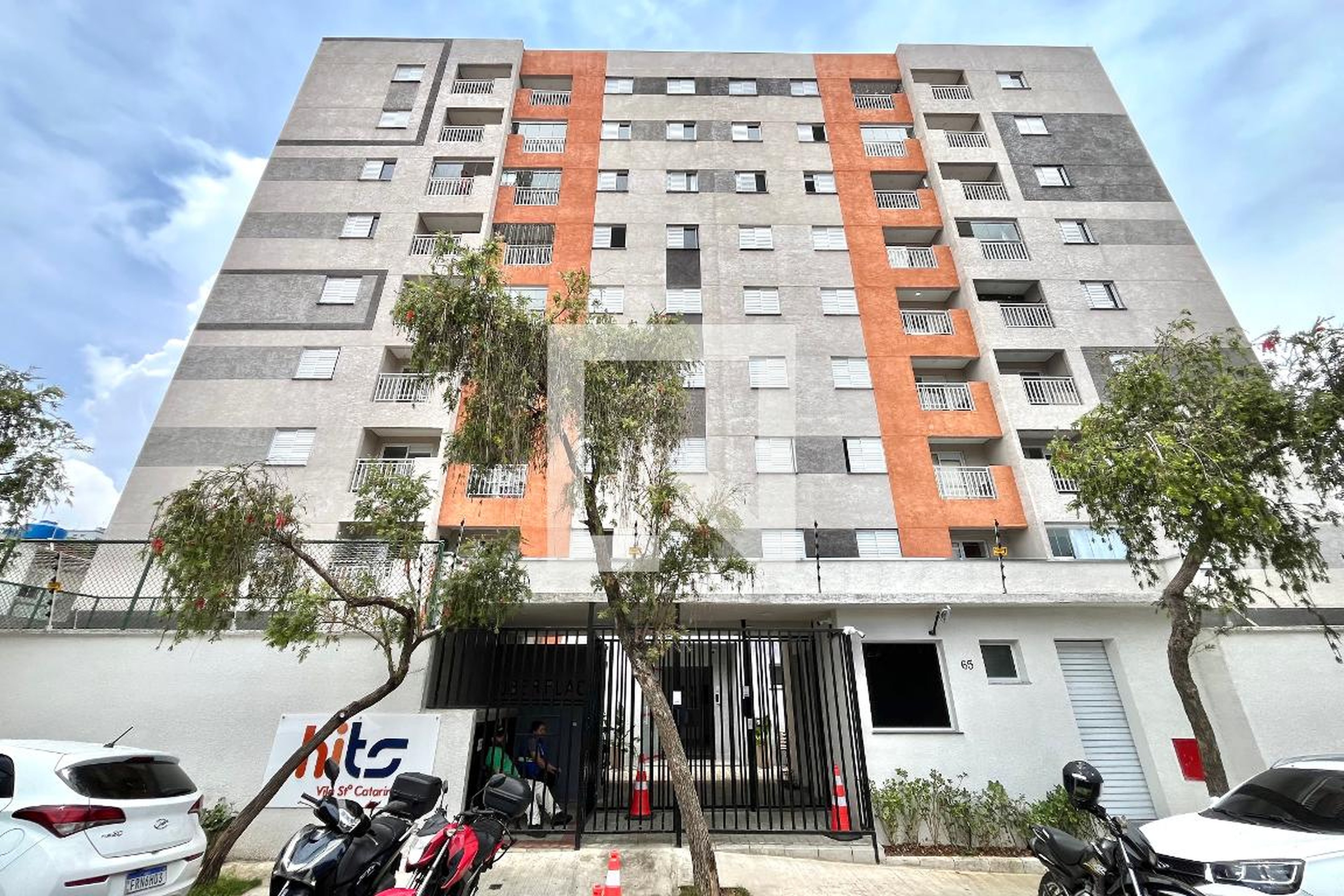 Fachada Condomínio em Rua 8 de Março, 65