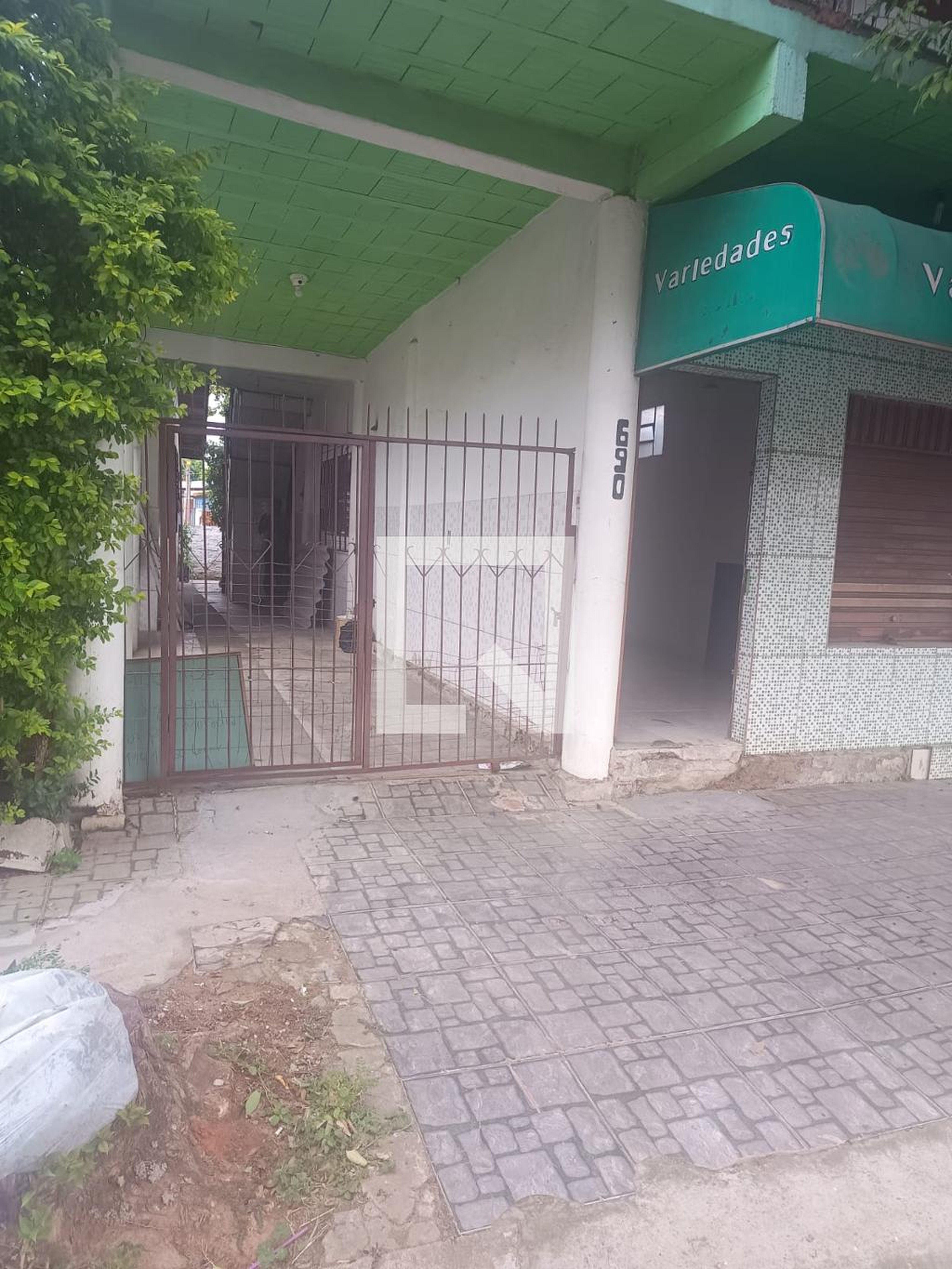 Fachada Condomínio em Rua Heron Domingues, 690