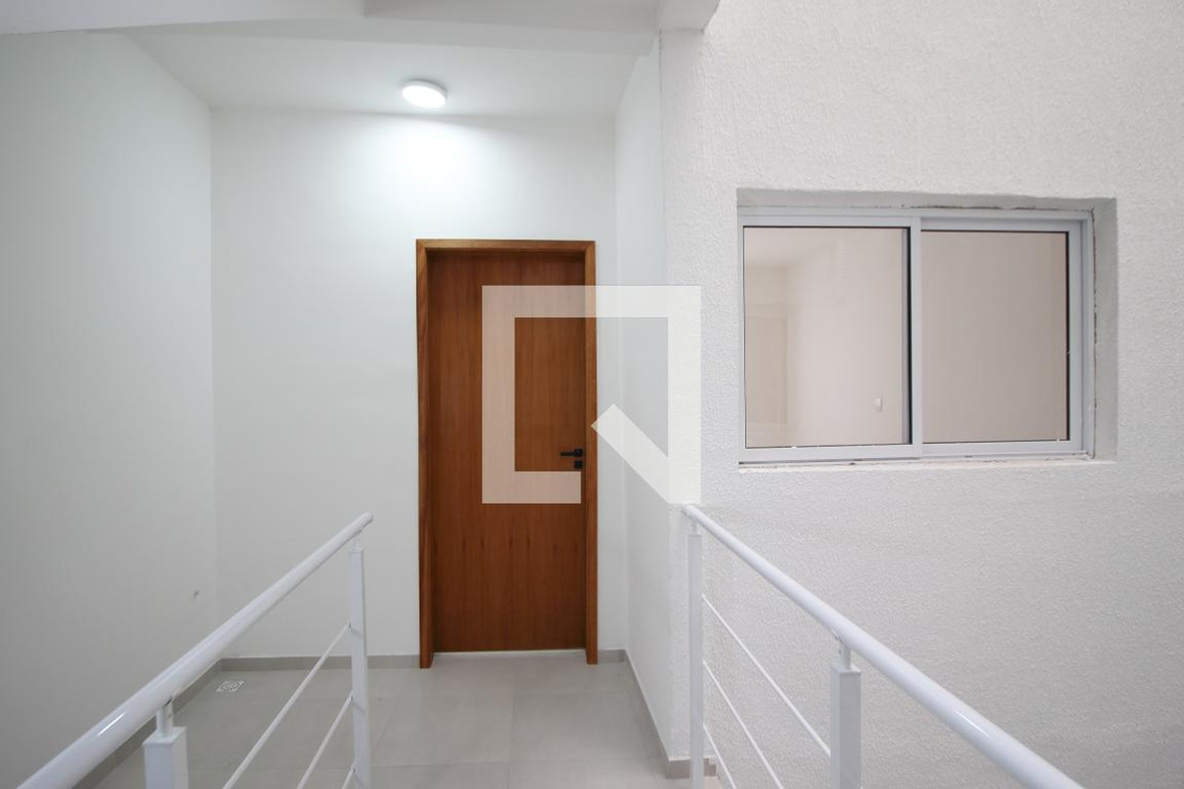 Hall - Em Alameda dos Nhambiquaras, 2075