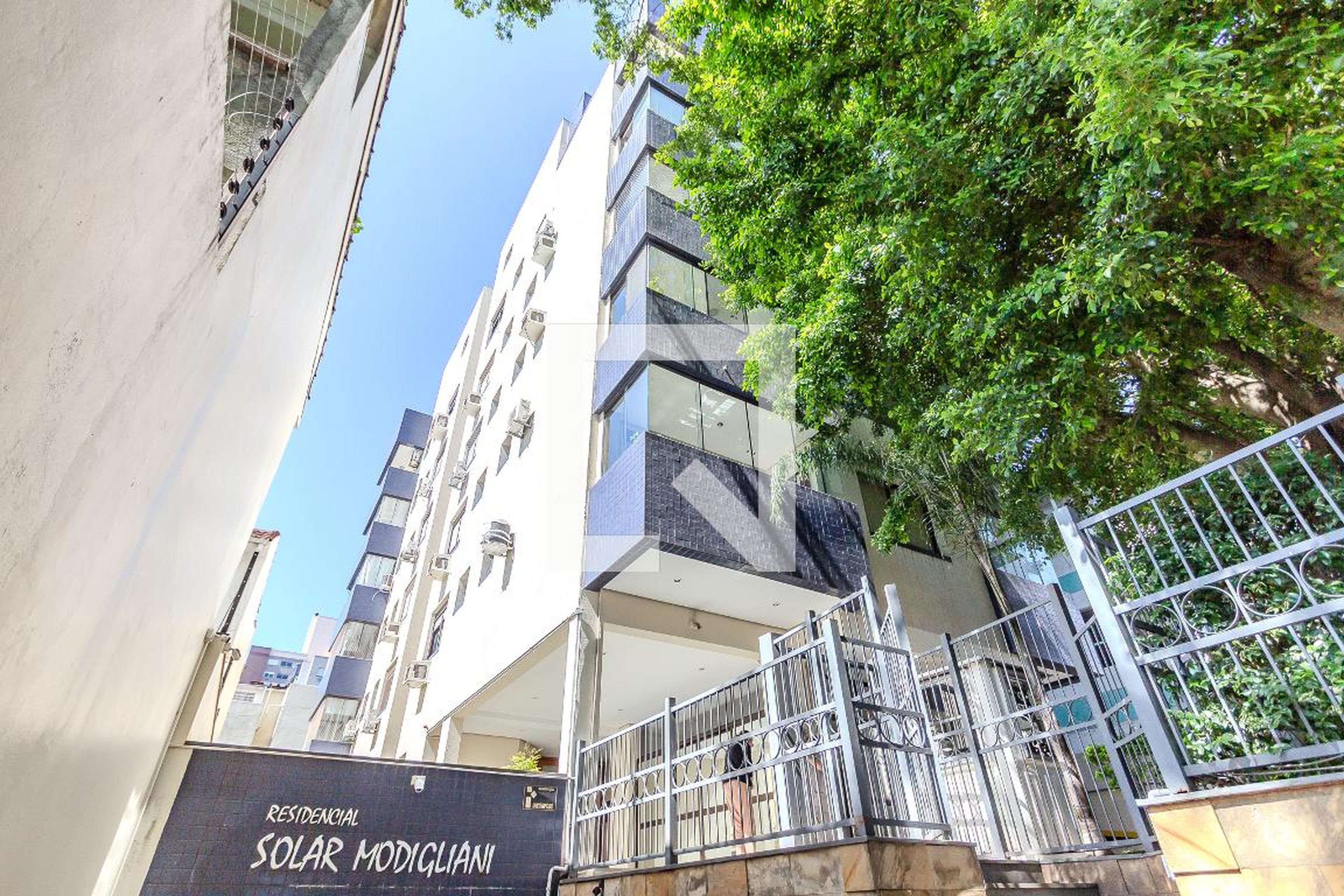 Fachada Condomínio em Rua Veador Porto, 175