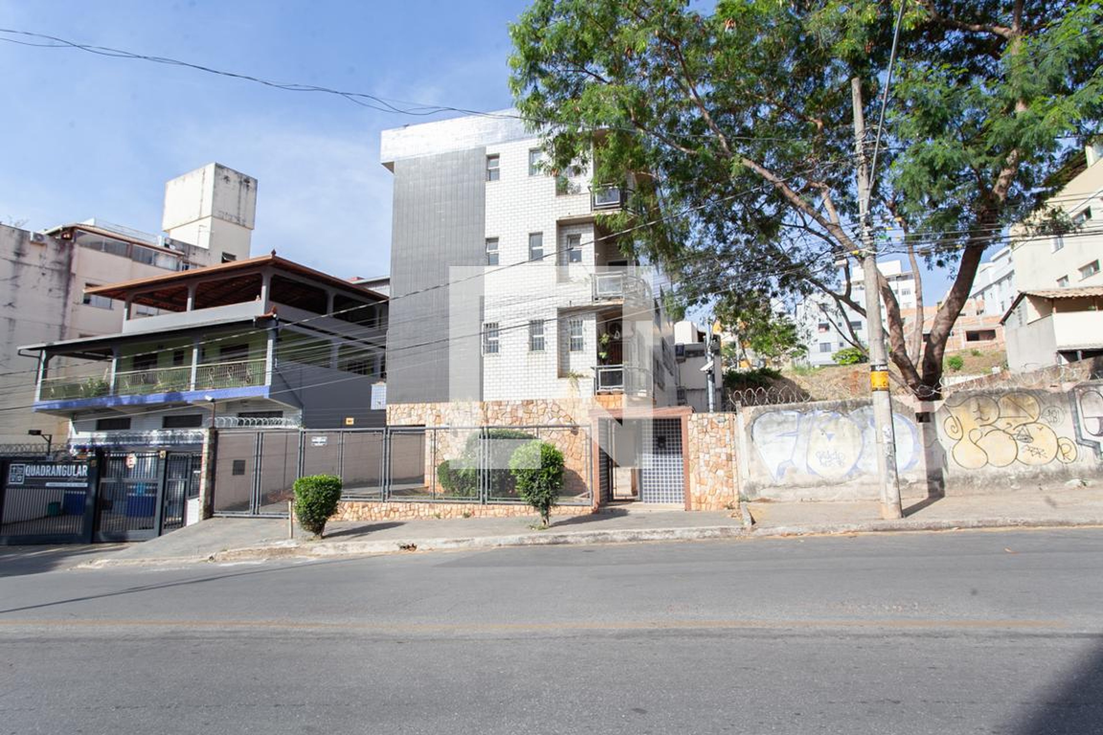 Fachada Condomínio em Rua Wiver Hernandes da Silva, 560