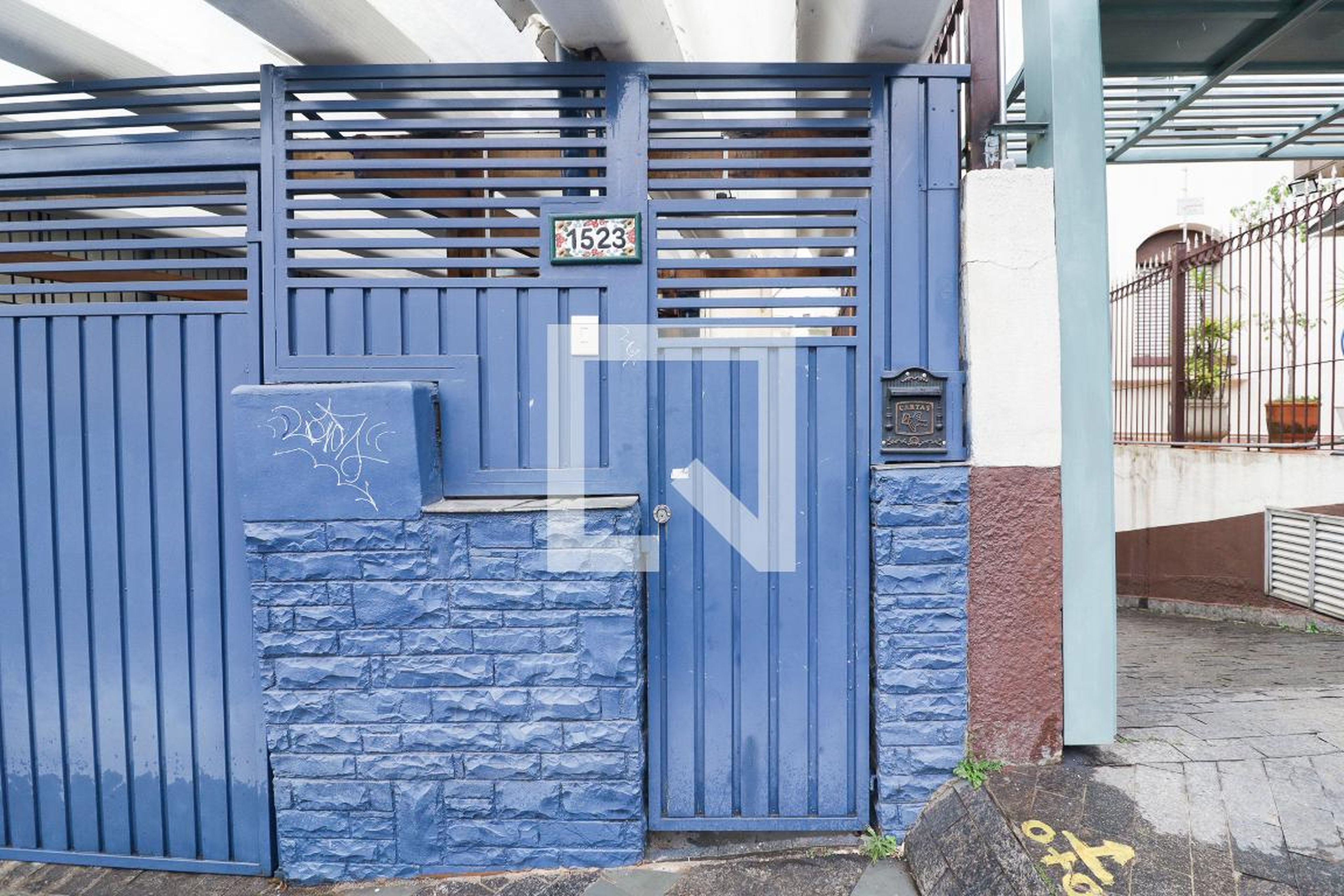 Fachada Condomínio em Avenida Leôncio de Magalhães, 1523