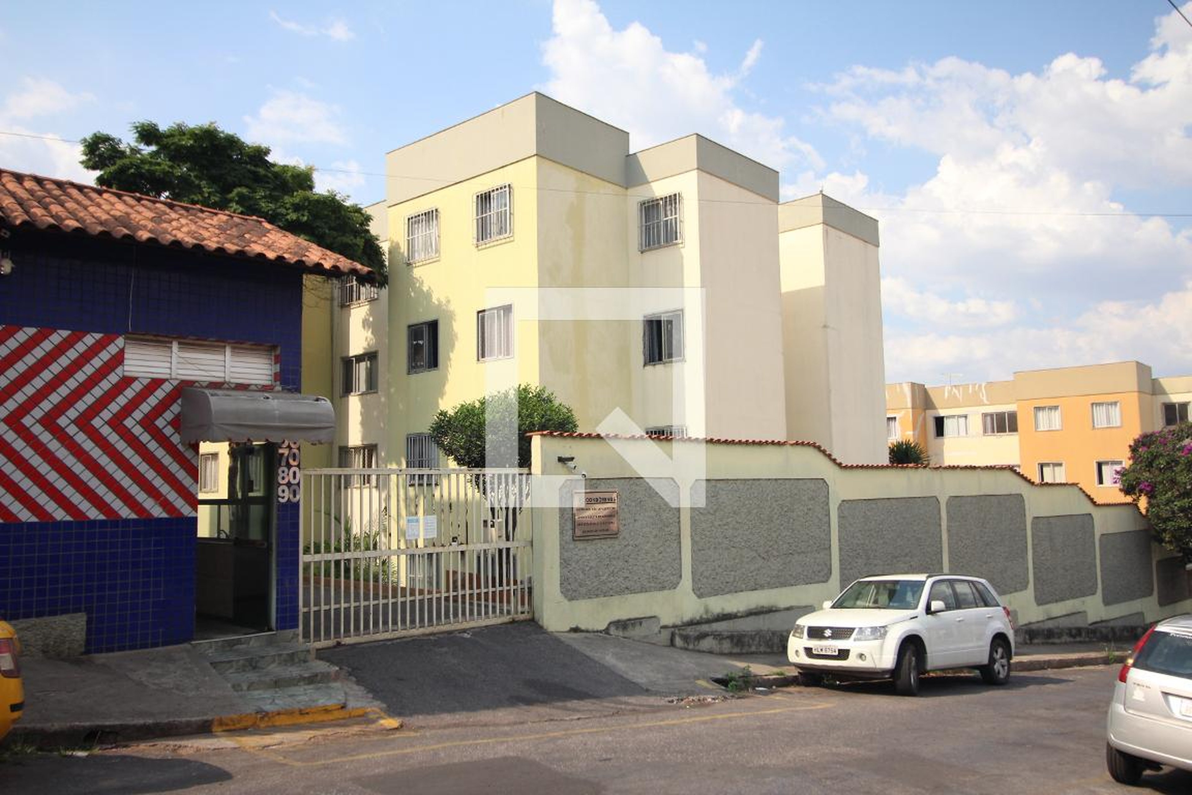 Fachada Condomínio em Rua Ana Hilbert, 70