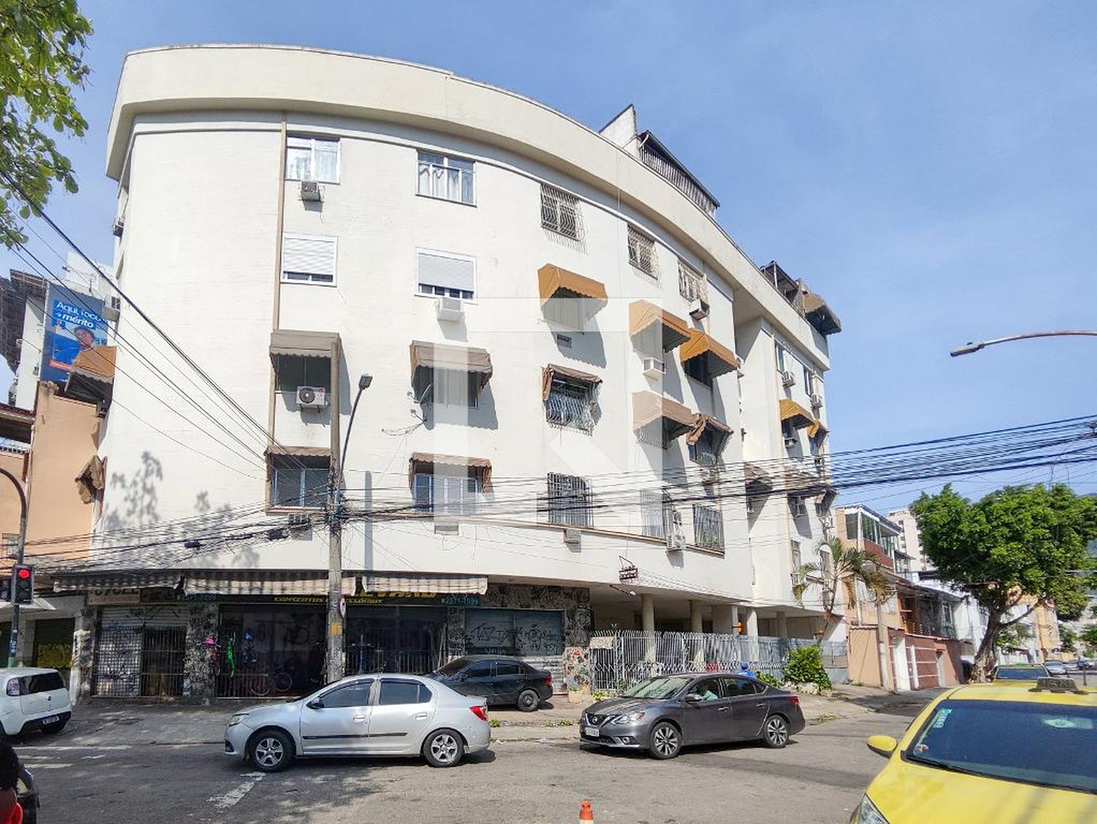 Fachada Condomínio em Rua Maxwell, 245