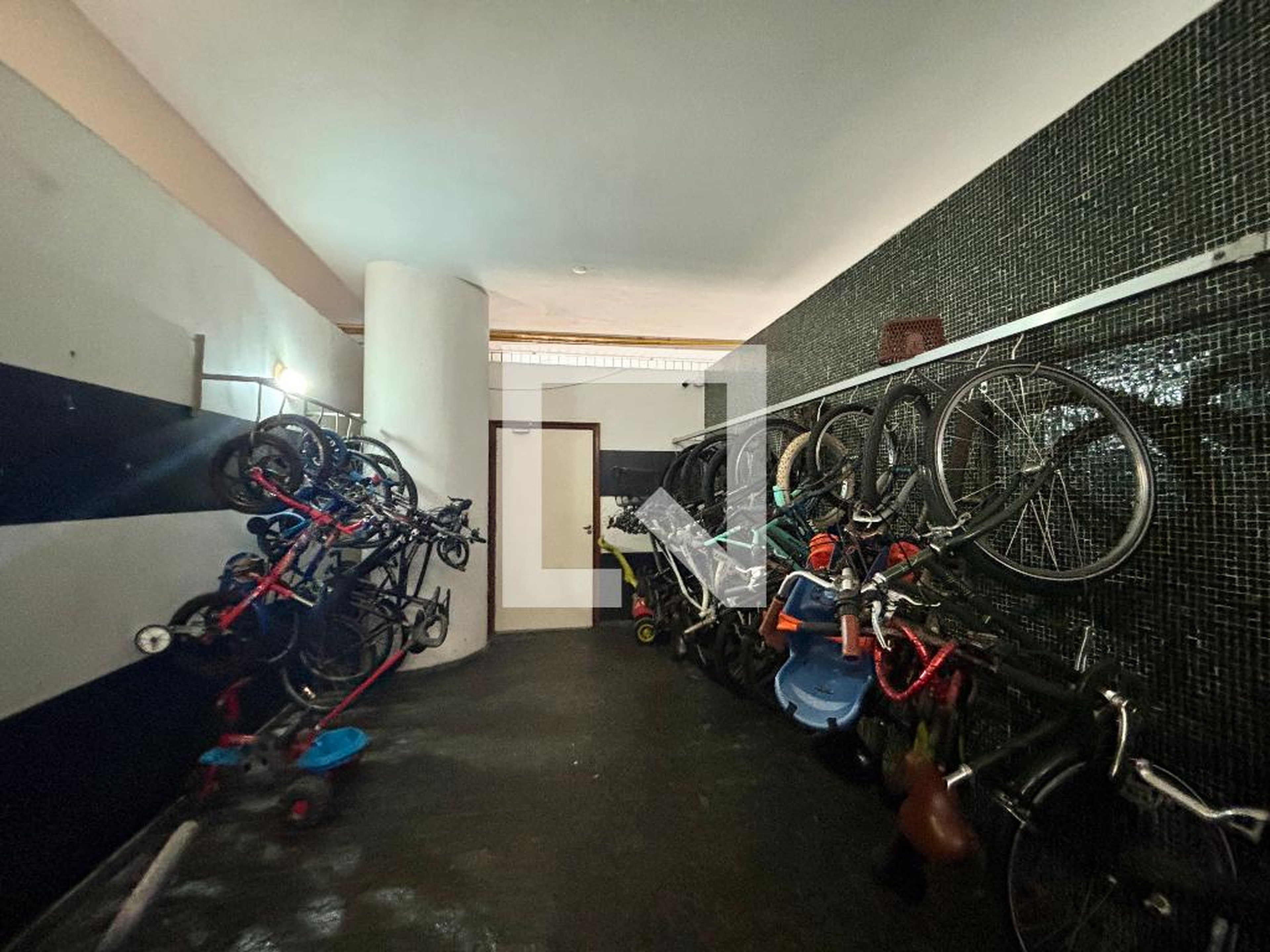 Bicicletário - Edifício Eugênio Jardim