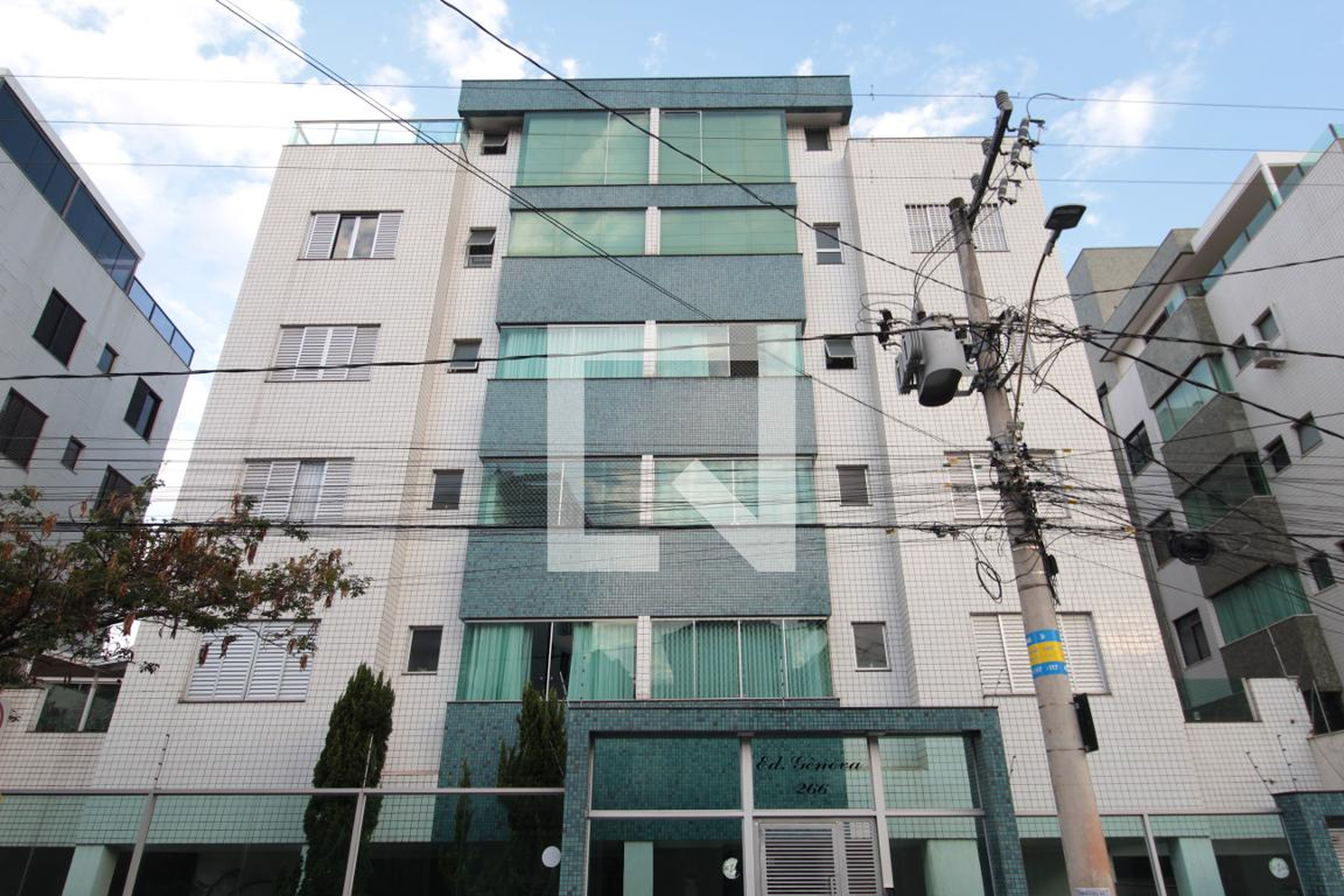 Fachada Condomínio em Rua Bento Mendes Castanheira, 266