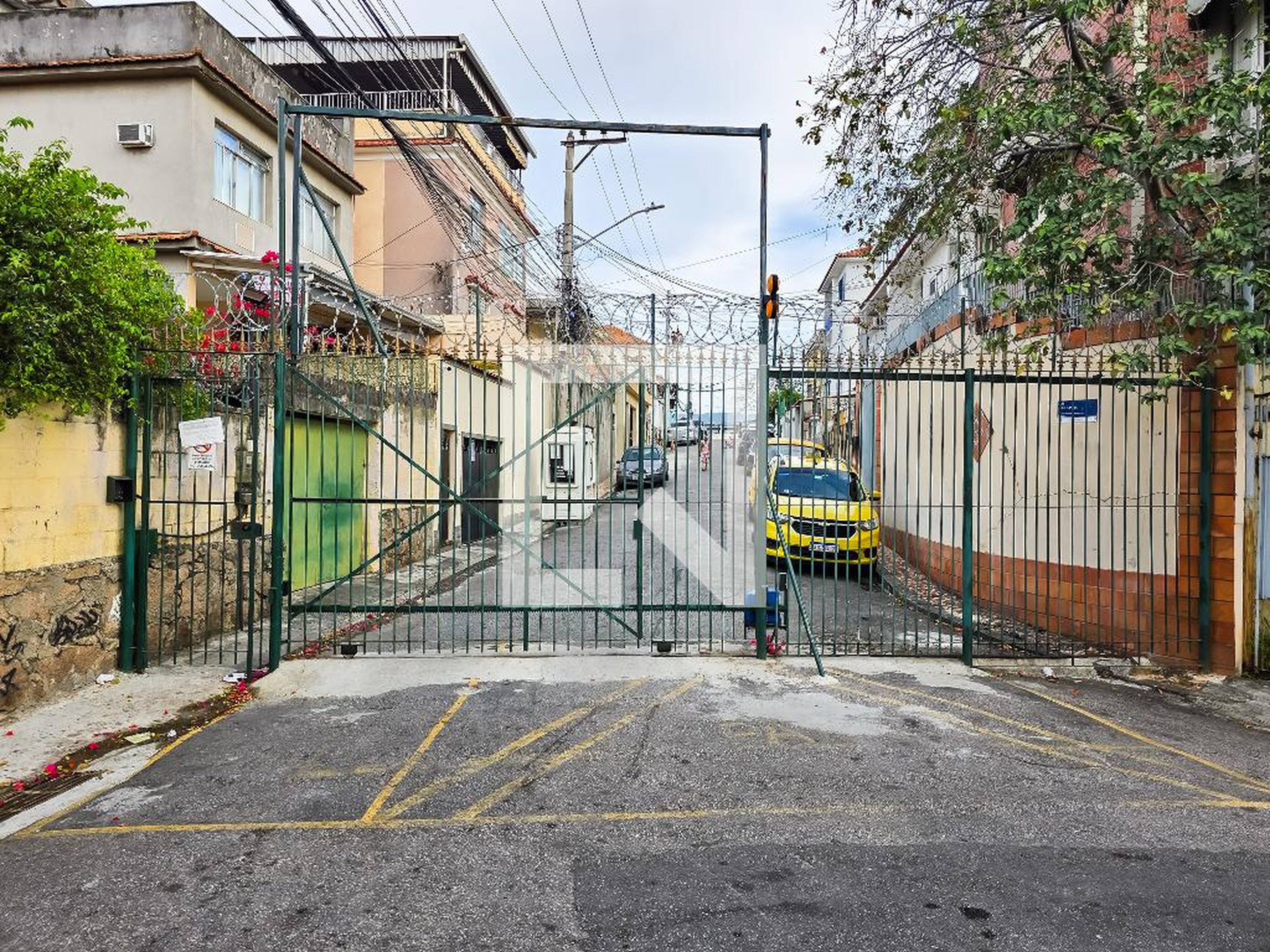 Fachada Condomínio em Rua Júlio Borges, 7