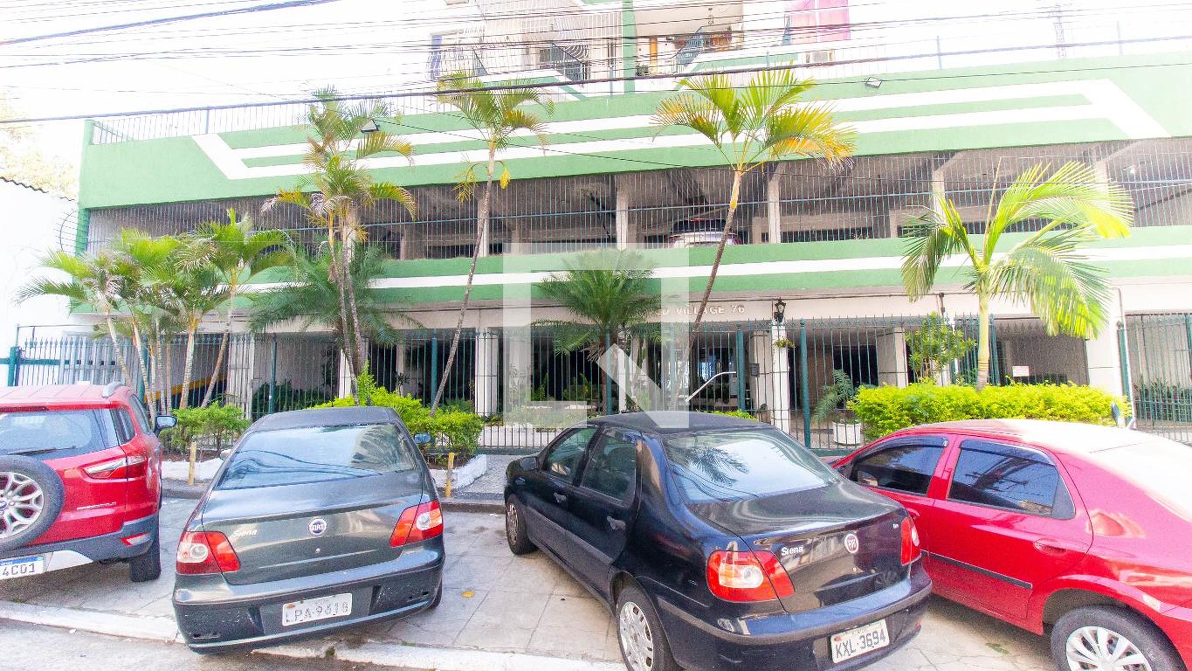 Fachada Condomínio em Rua Desembargador Lima Castro, 75