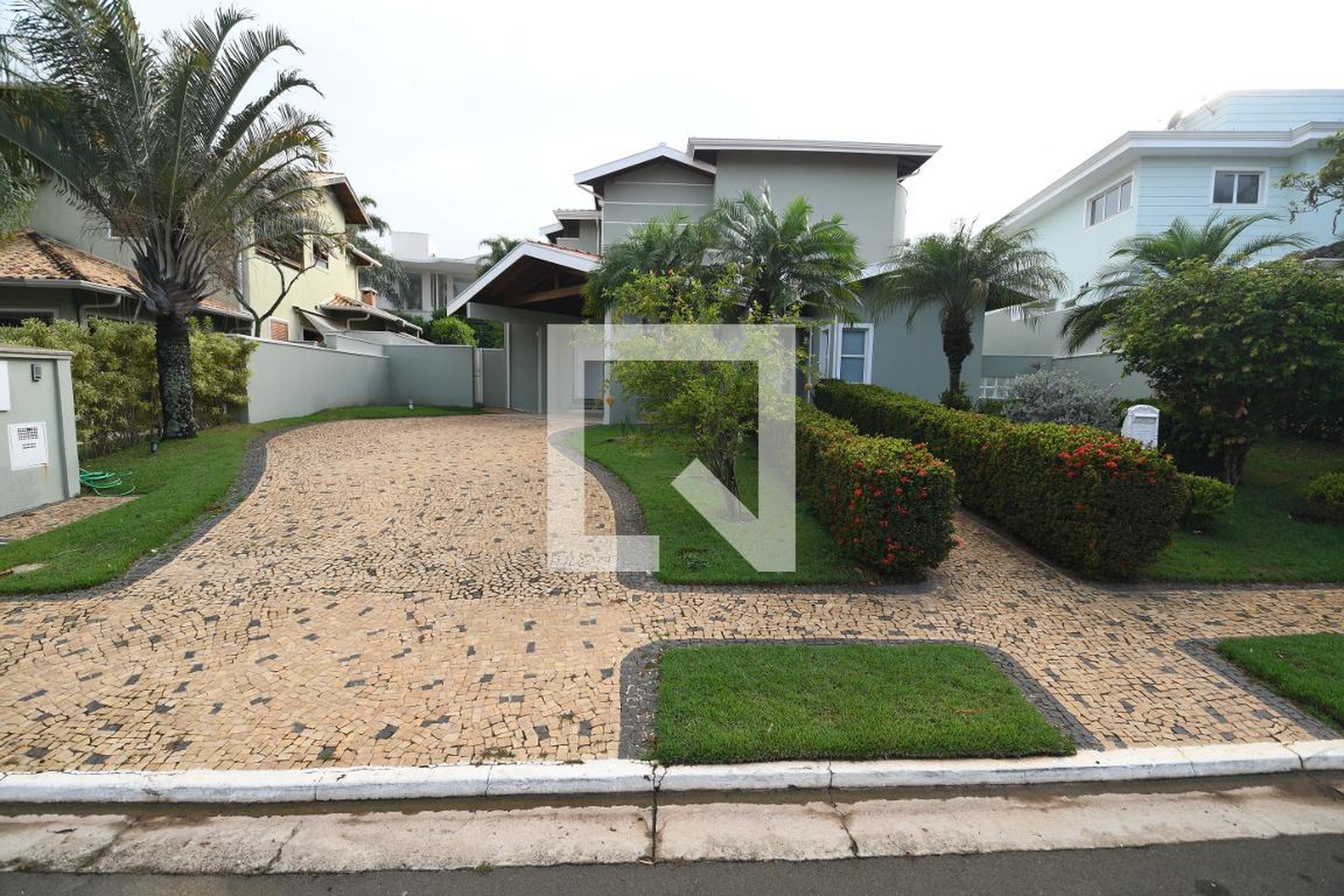 Fachada Condomínio em Rua Amburanas, 169