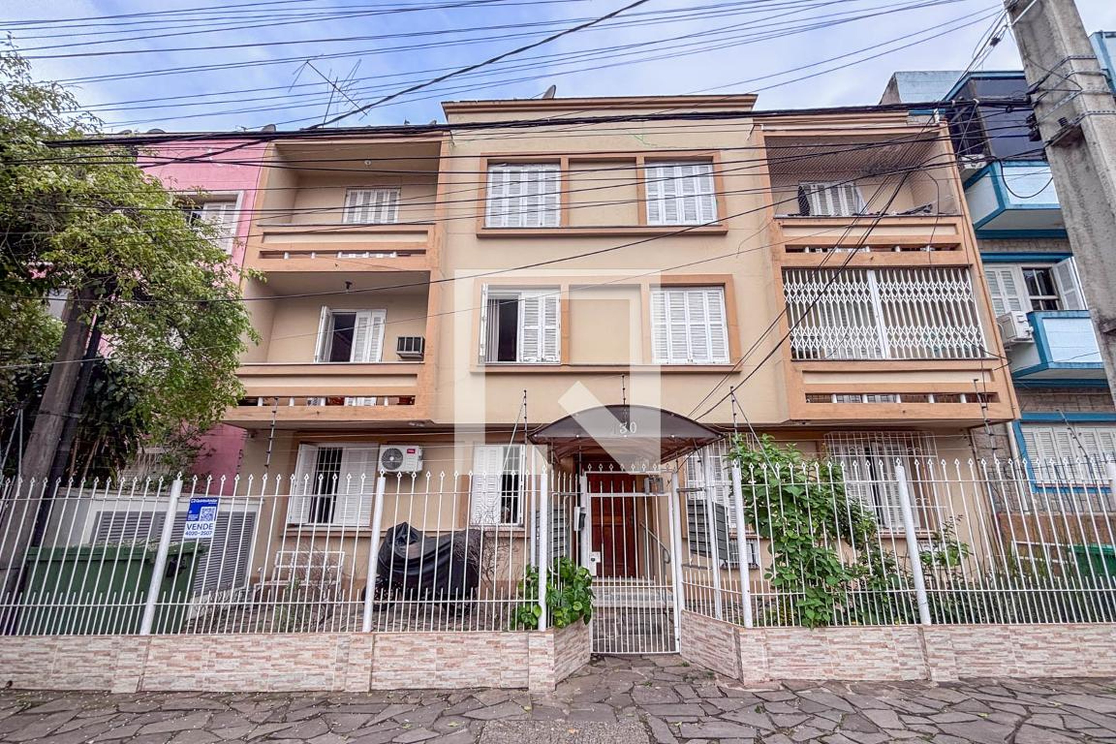 Fachada Condomínio em Rua Doutor Voltaire Pires, 430