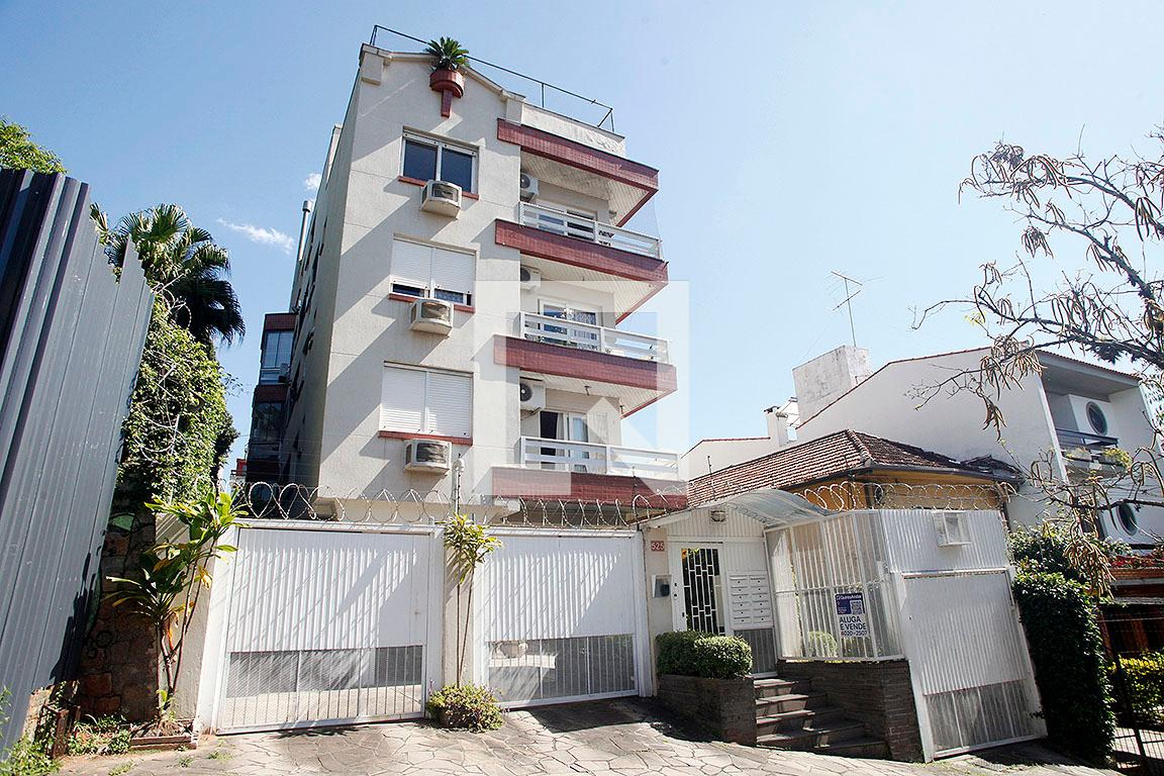 Fachada Condomínio em Rua Barão do Cerro Largo, 525