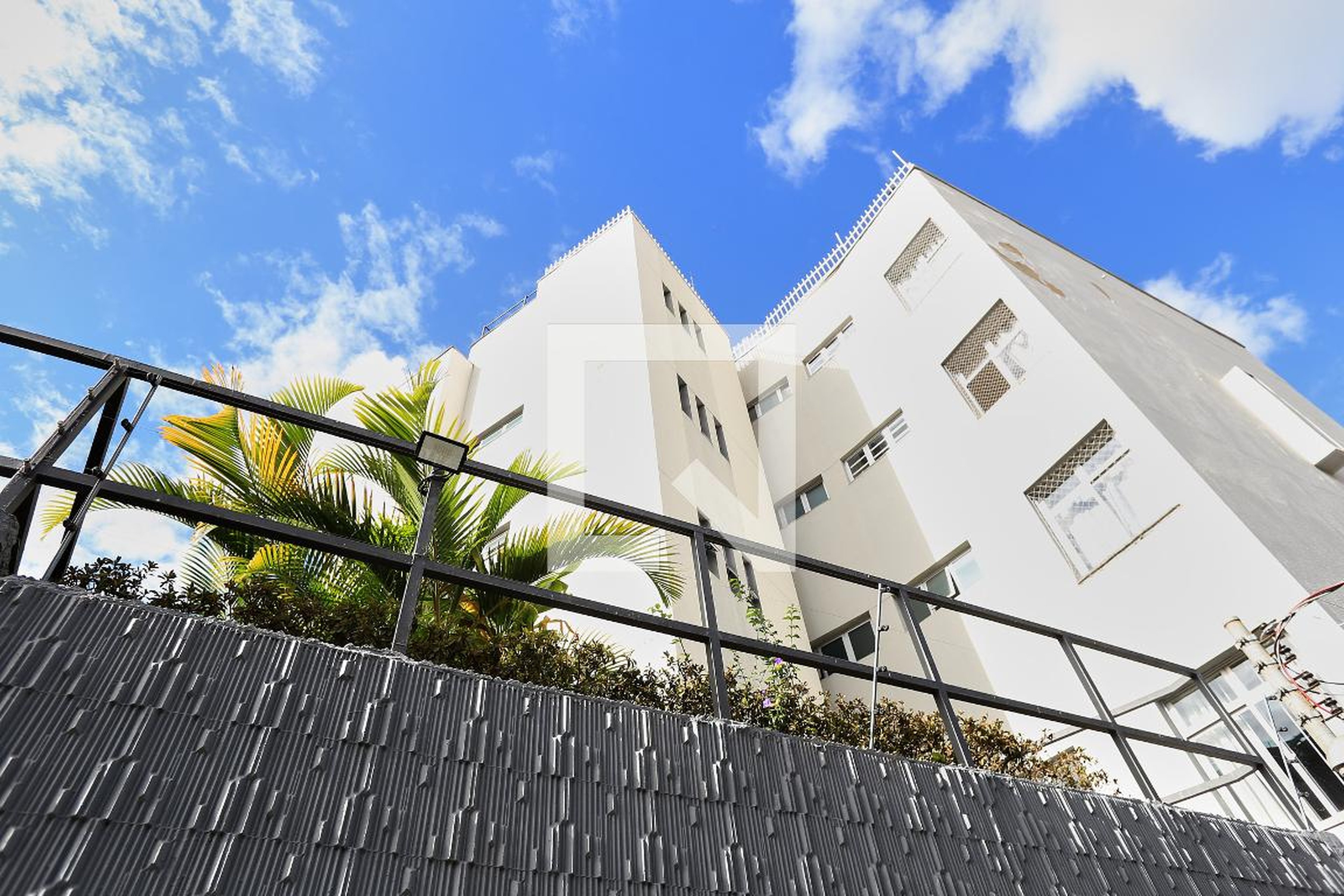 Fachada Condomínio em Rua Pitangui, 915