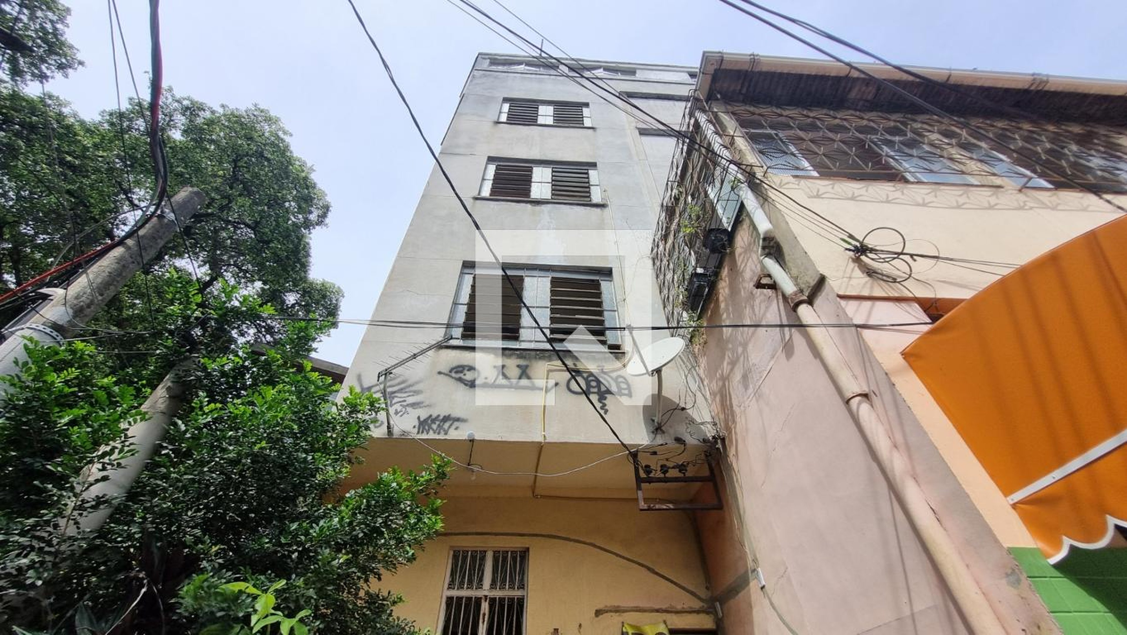 Fachada Condomínio em Rua Marquês de Valença, 166