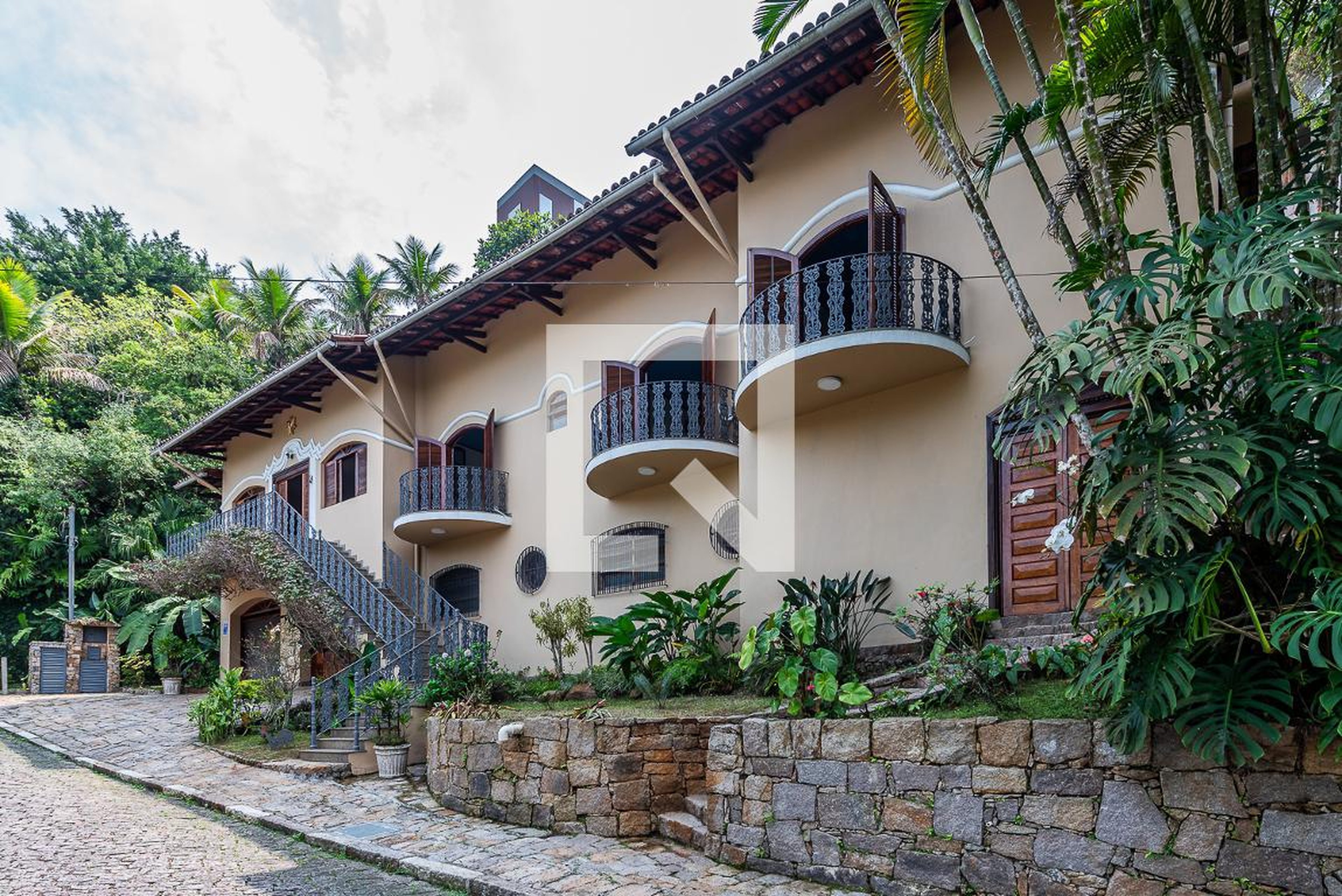 Fachada Condomínio em Rua G, 4