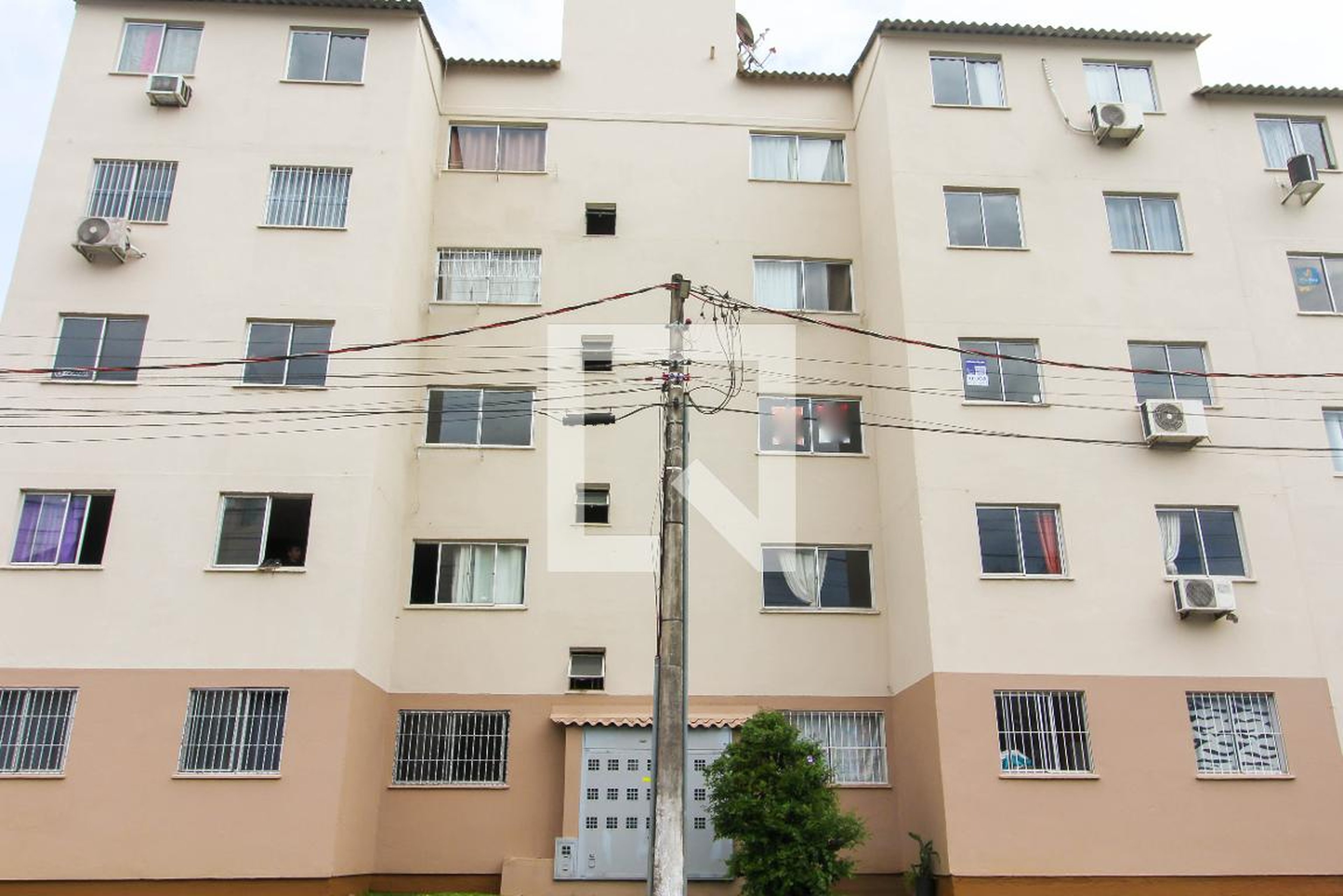 Fachada Condomínio em Rua Zulmiro Gomes da Silva, 122