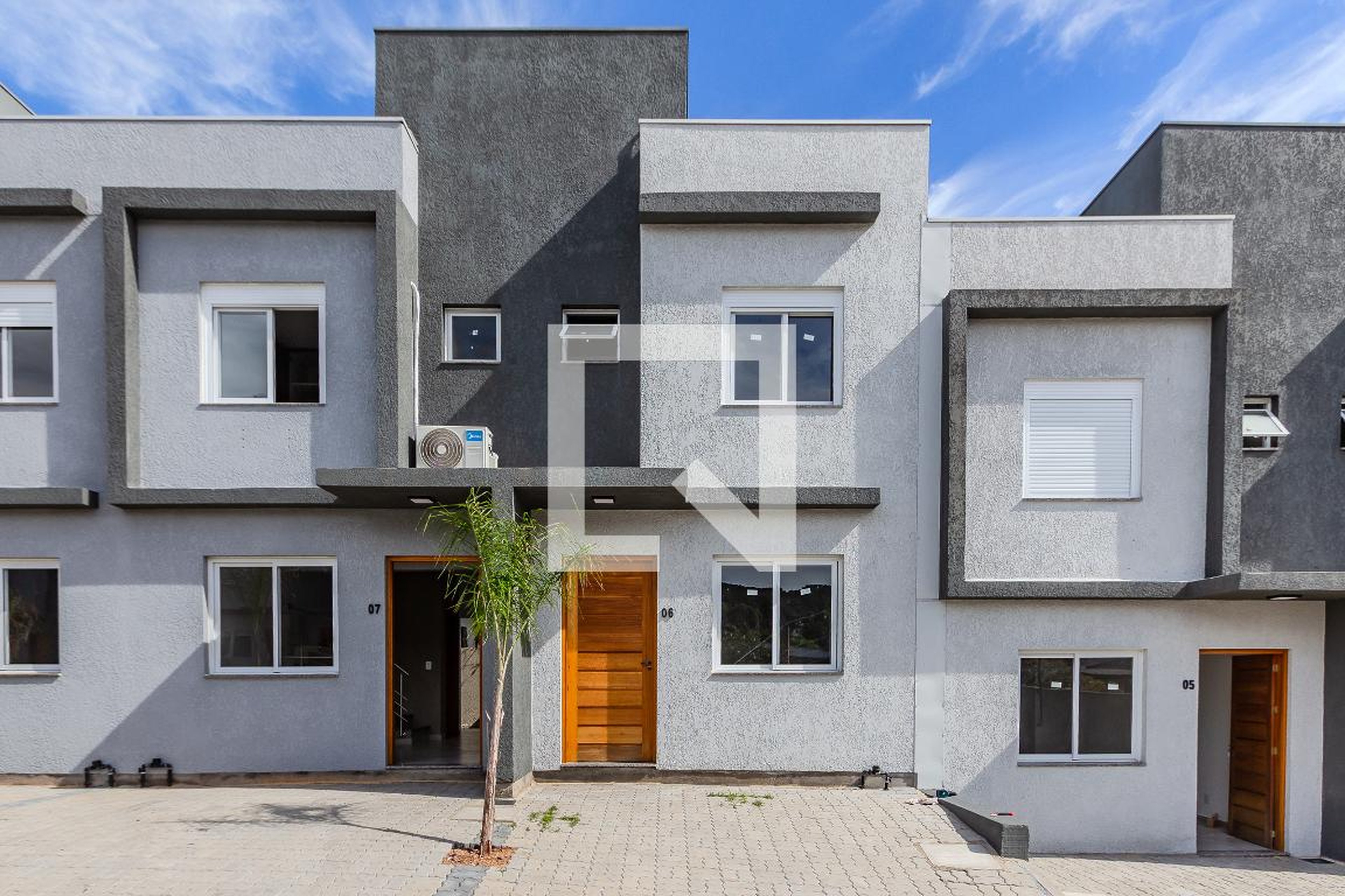 Fachada Condomínio em Rua Miguel Ascoleze, 125