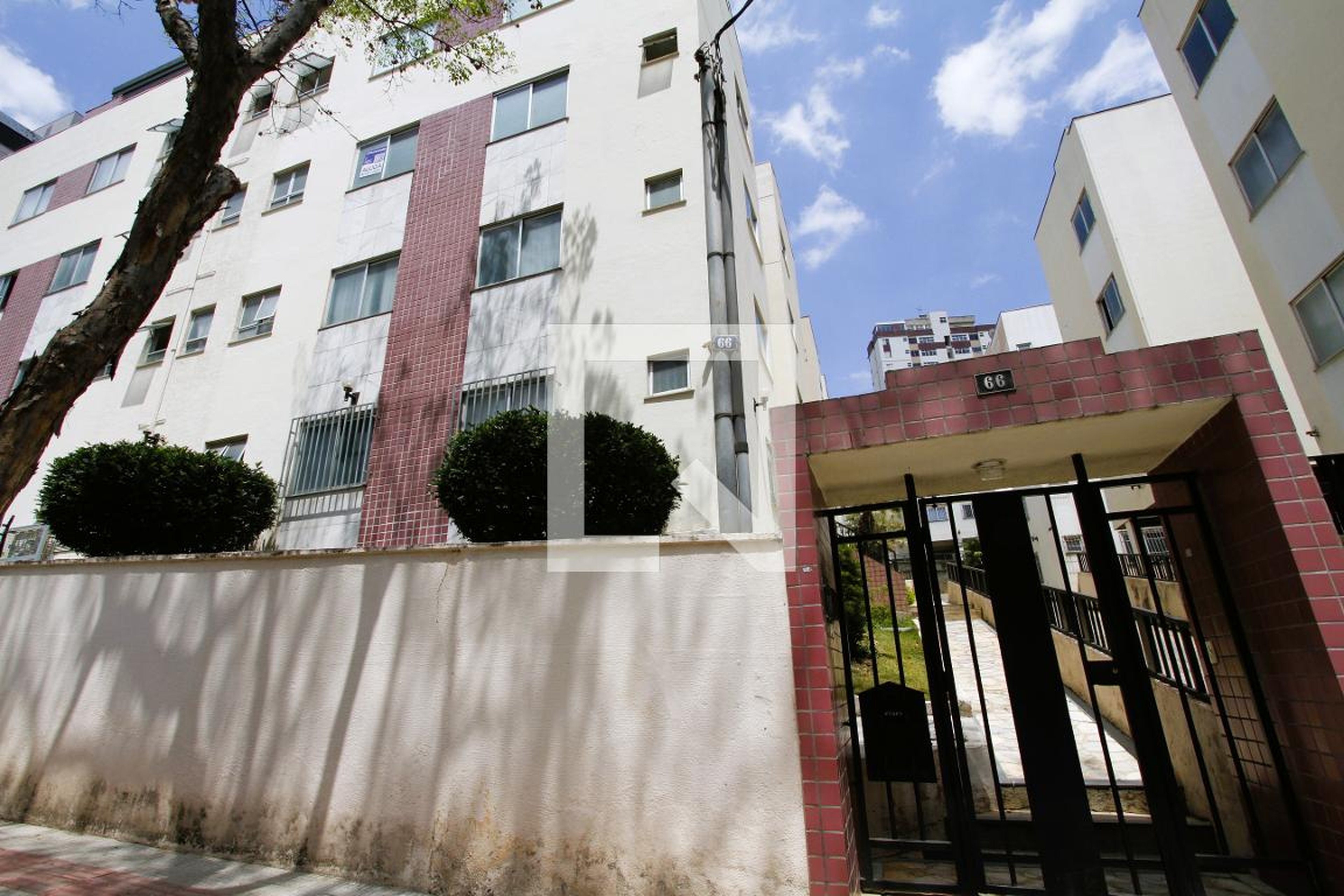 Fachada Condomínio em Rua Doutor Lucídio Avelar, 66