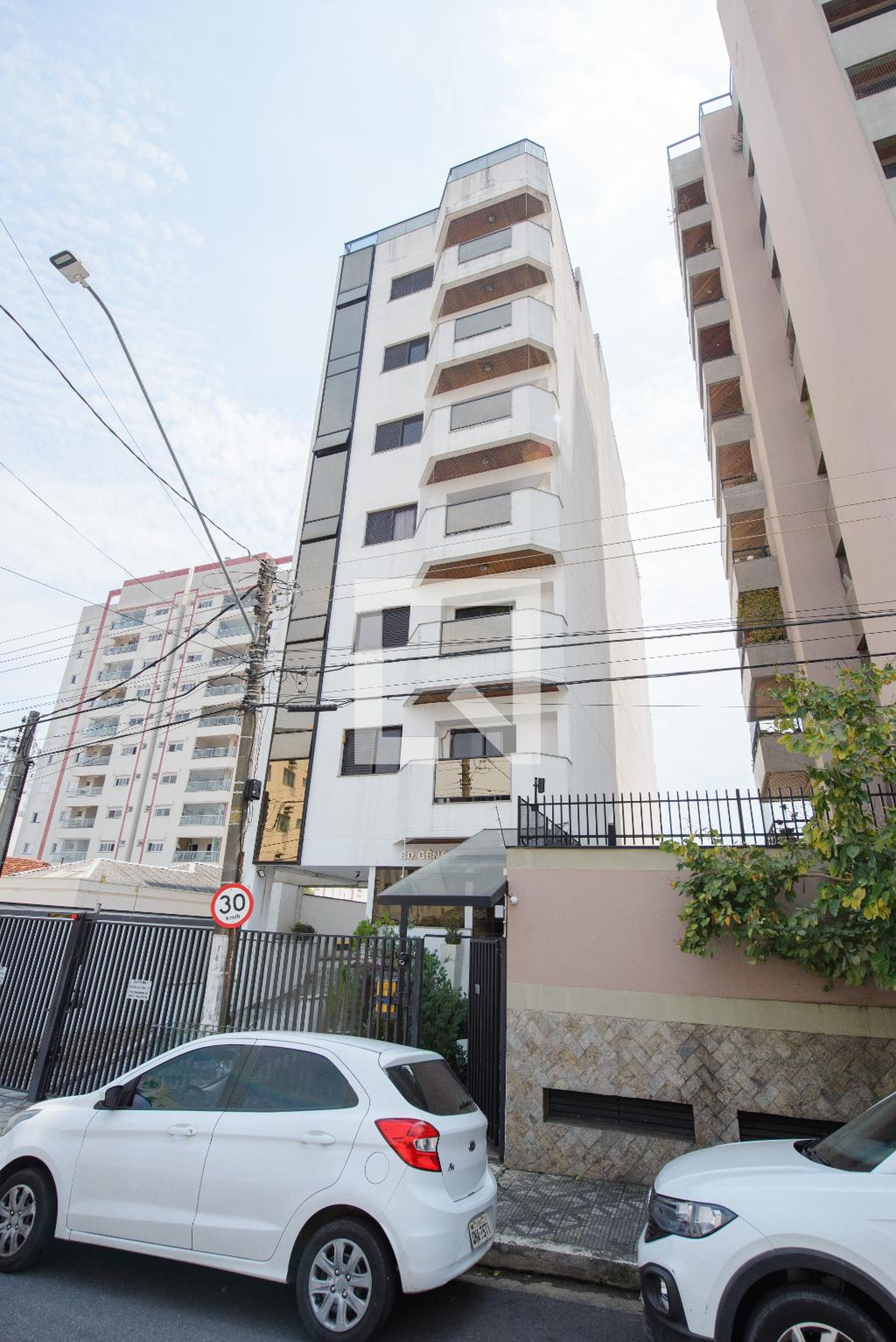 Fachada do Prédio Condomínio em Rua Eduardo José Pereira, 230