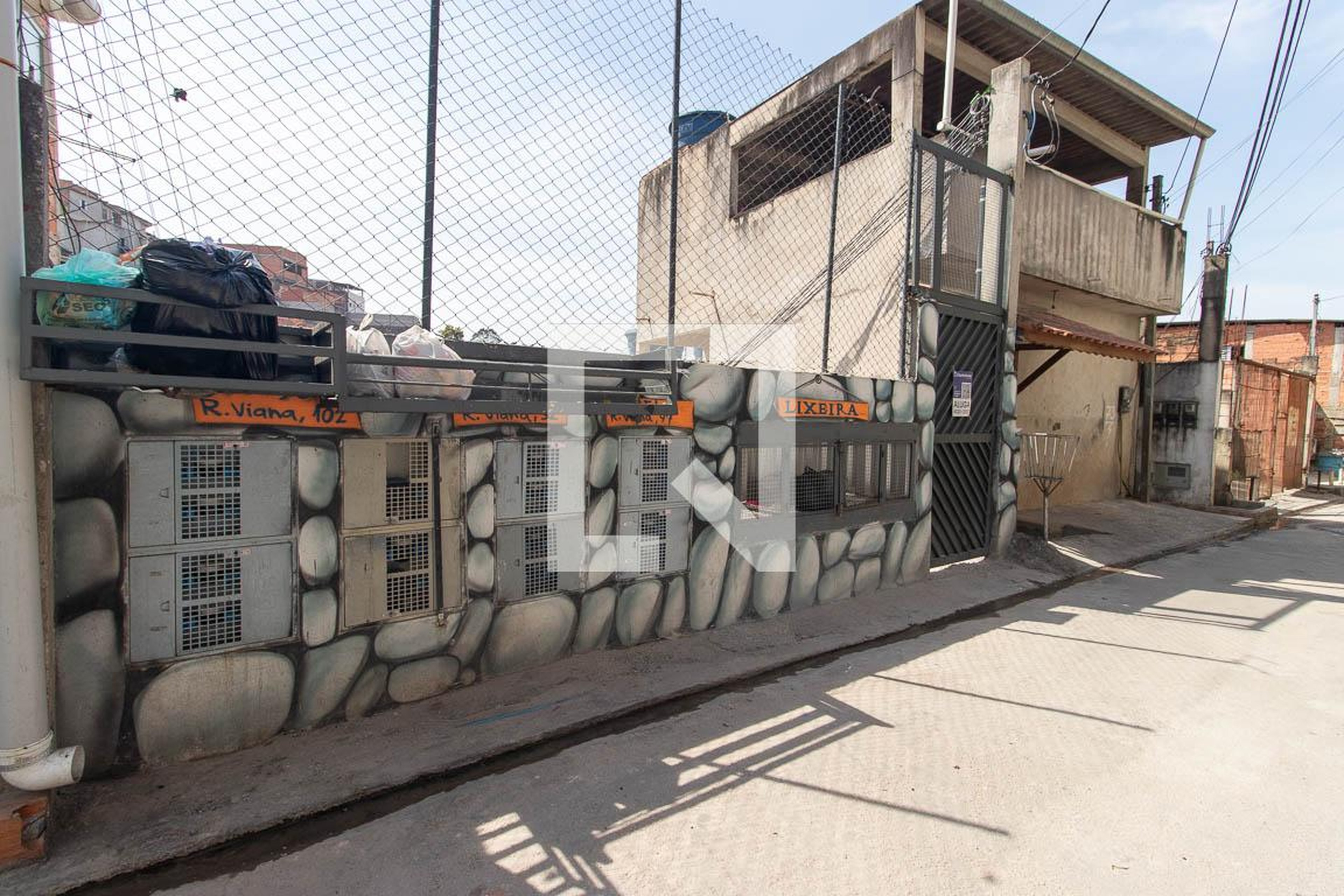 Fachada Condomínio em Rua Emília Gali Augusto, 97