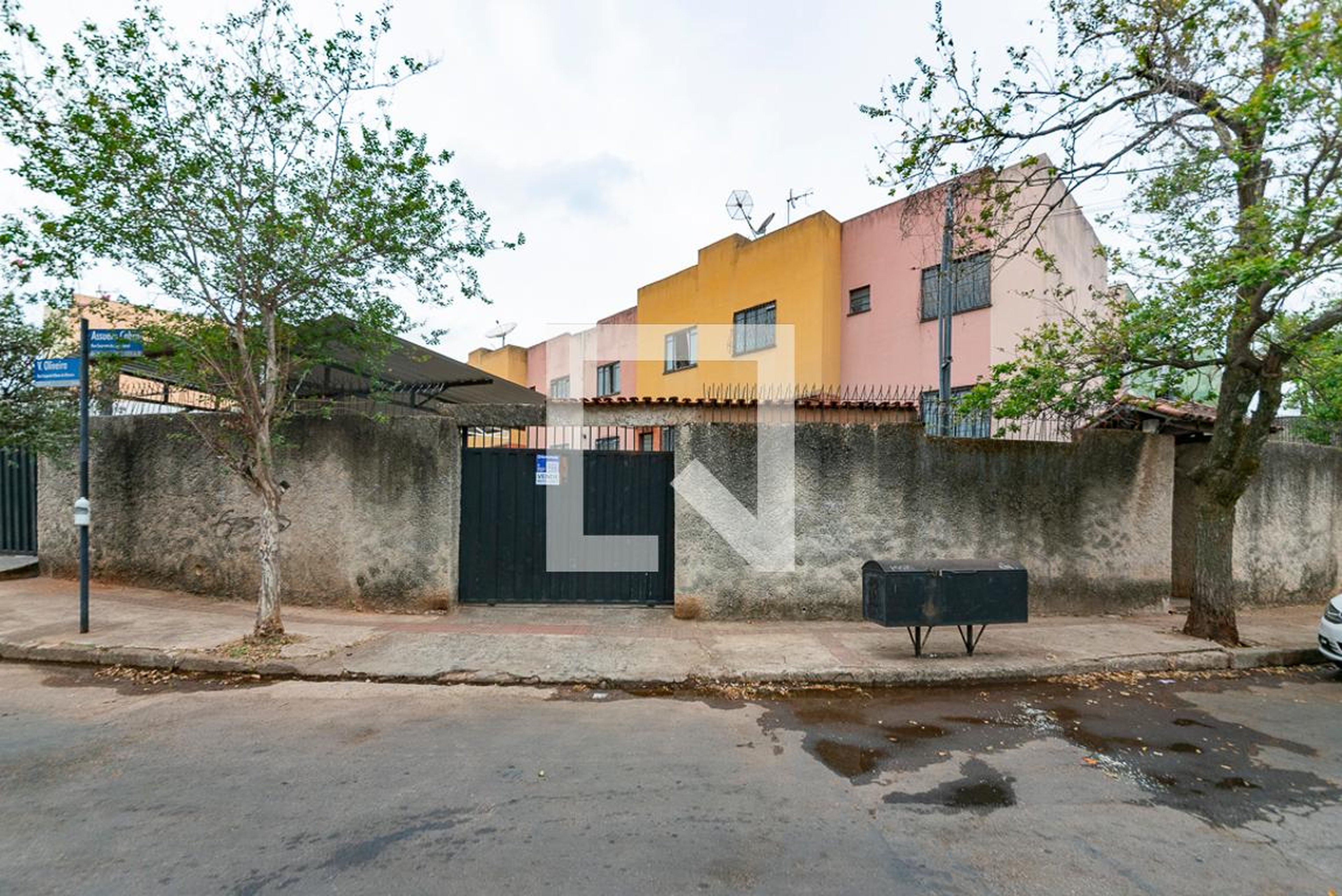 Fachada Condomínio em Rua Sargento Assuero Cabral, 13