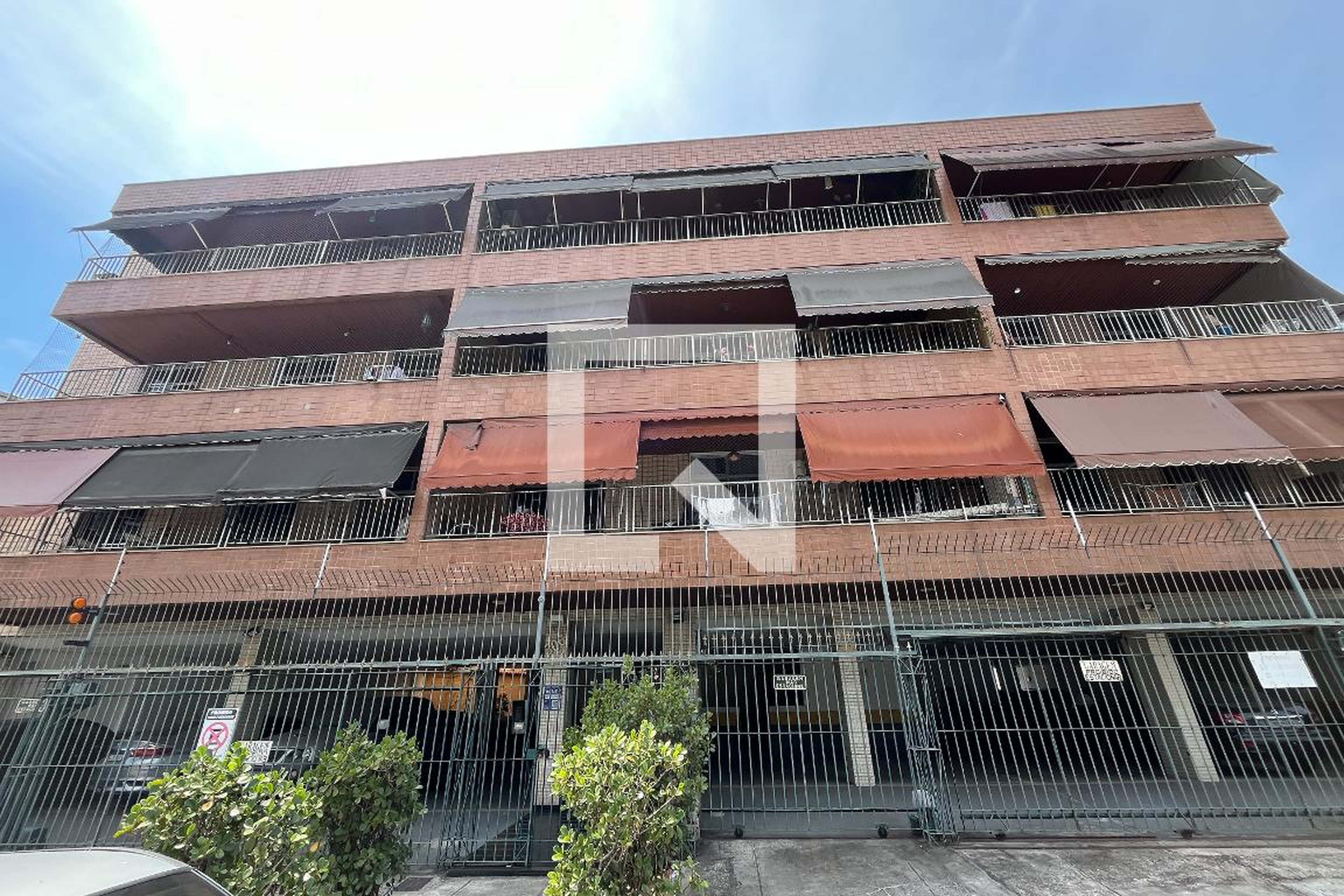 Fachada Condomínio em Estrada da Bica, 306