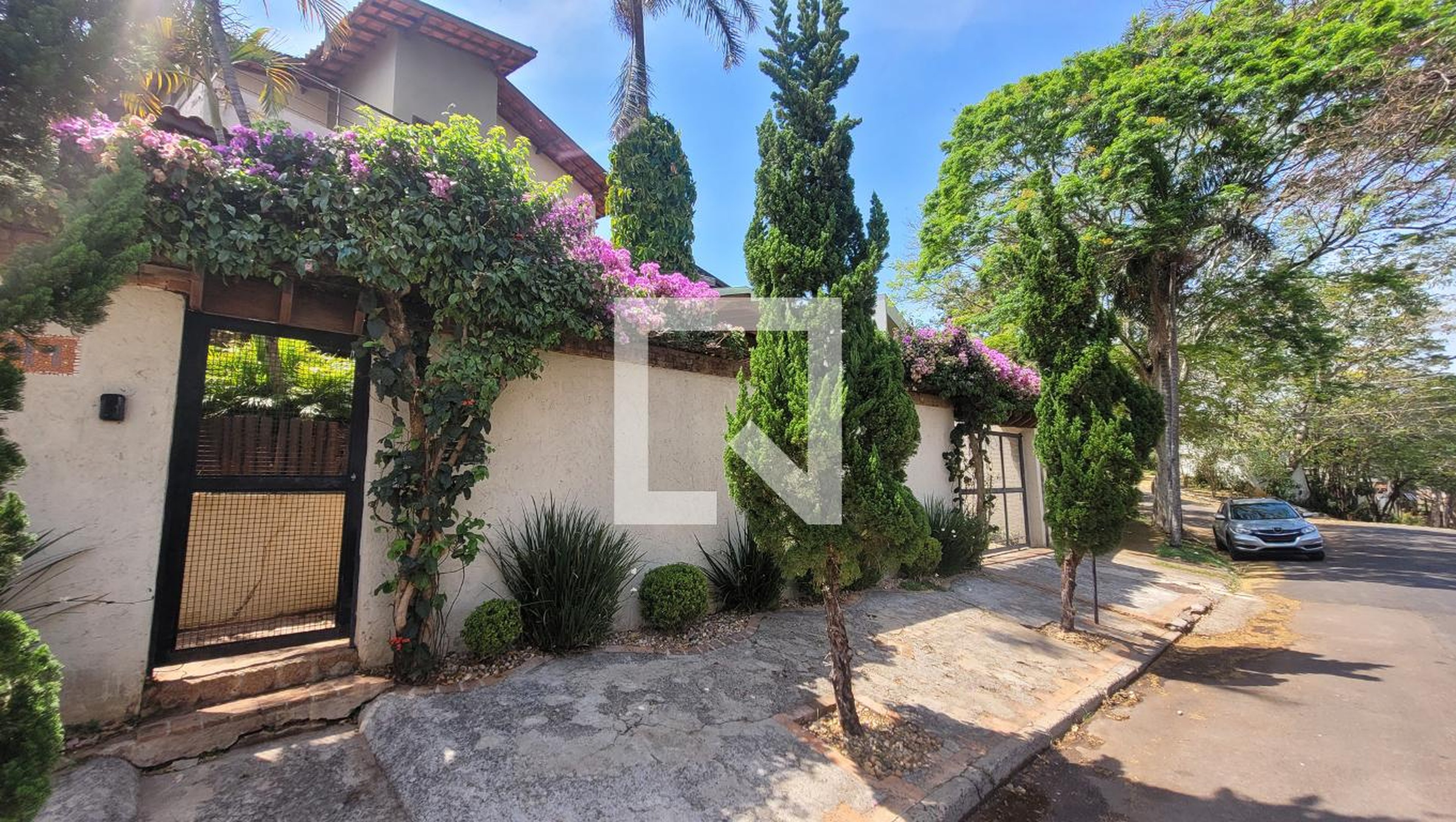 Fachada Condomínio em Rua Tasso Magalhães, 341