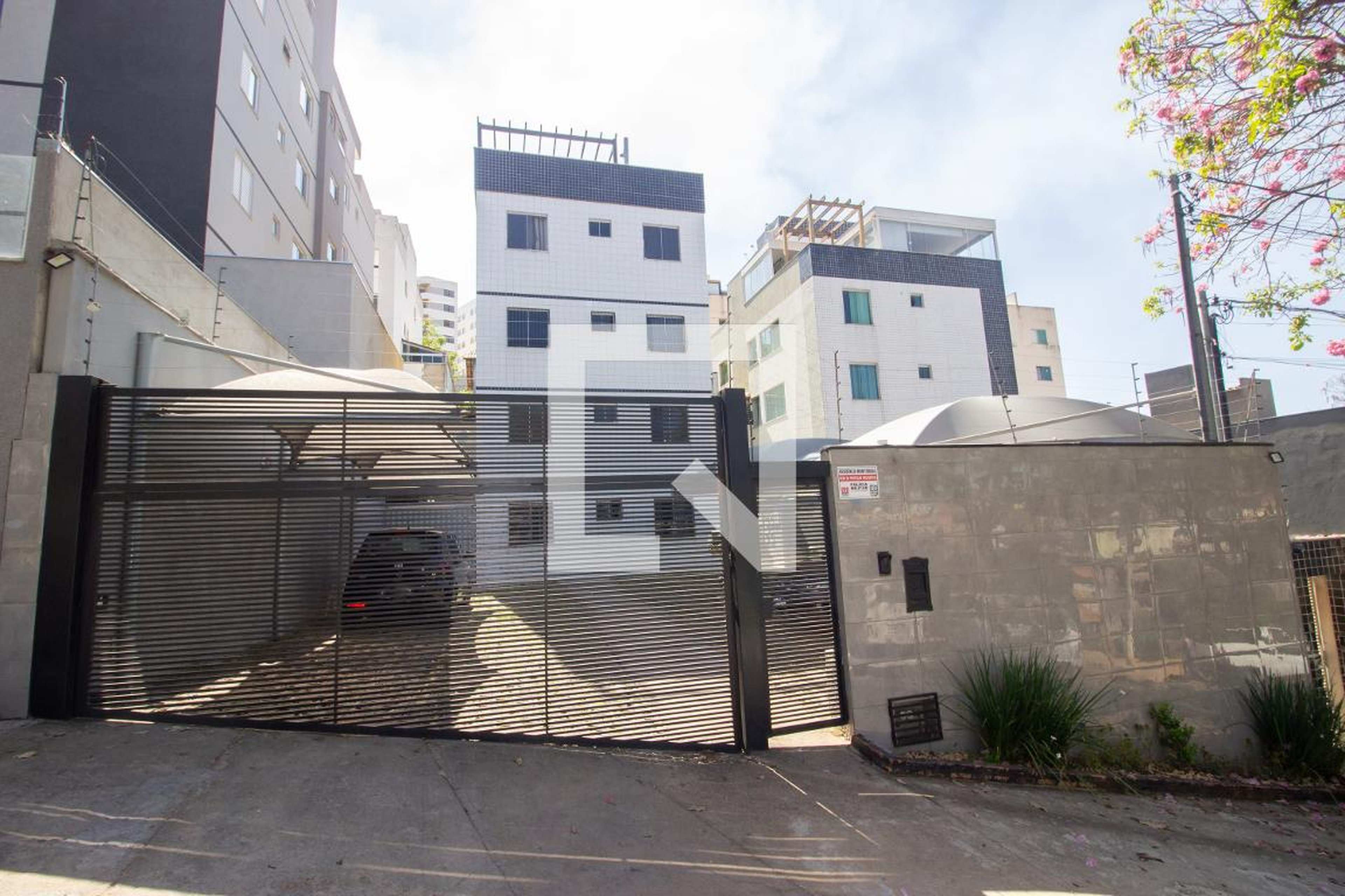 Fachada Condomínio em Alameda dos Pintassilgos, 914