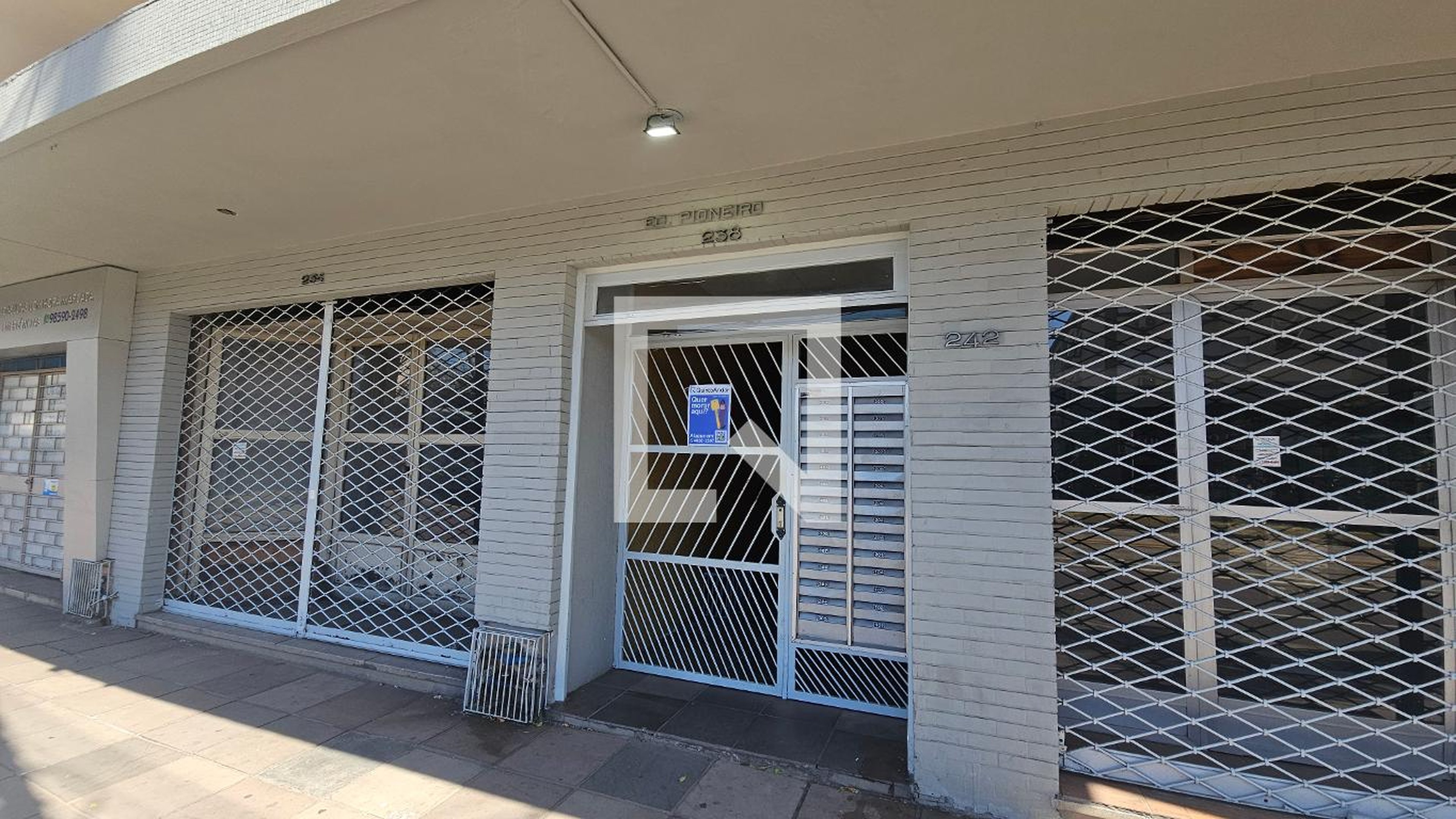 Fachada Condomínio em Rua Benjamin Constant, 238