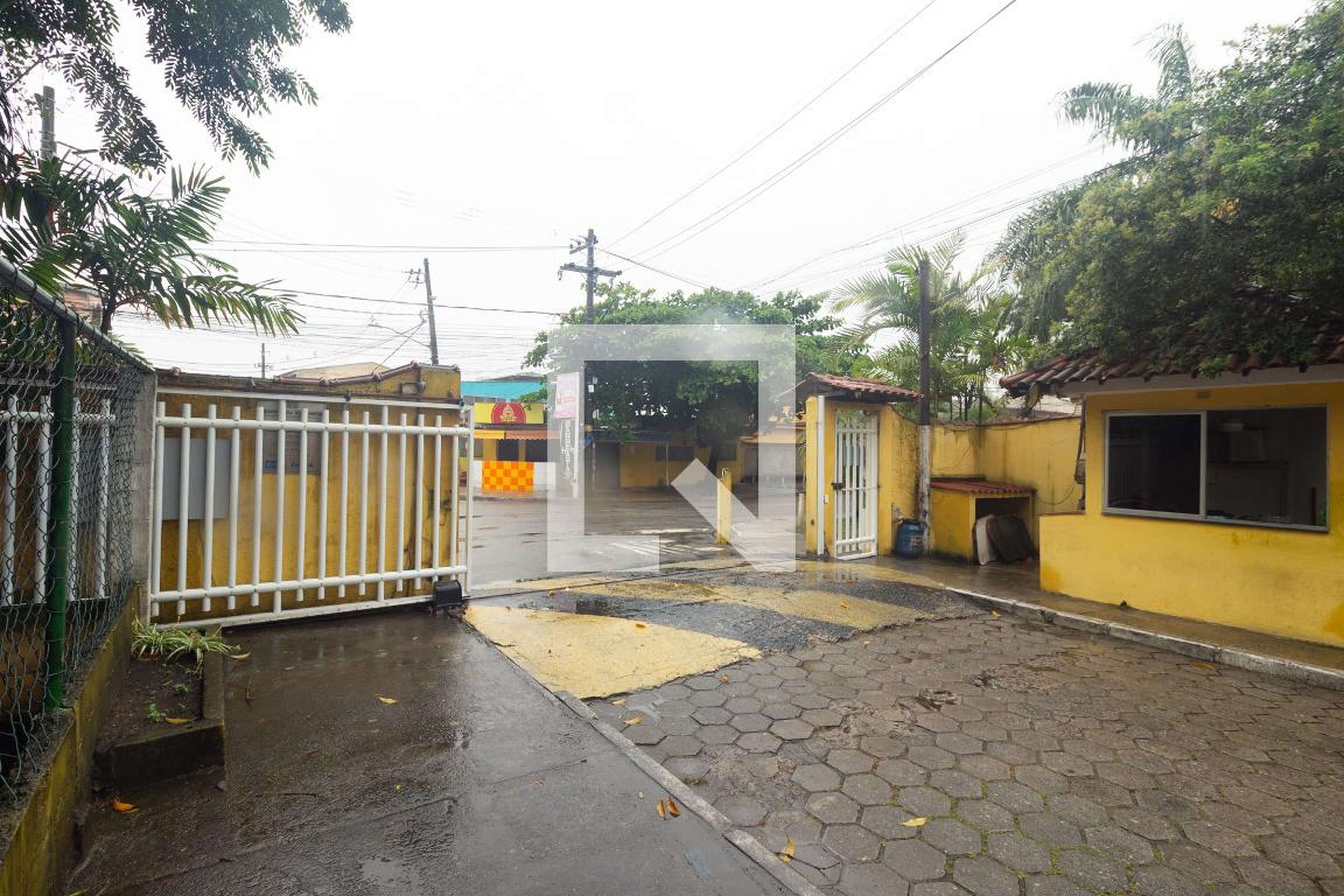 Fachada do condomínio Condomínio em Rua das Amoreiras, 100