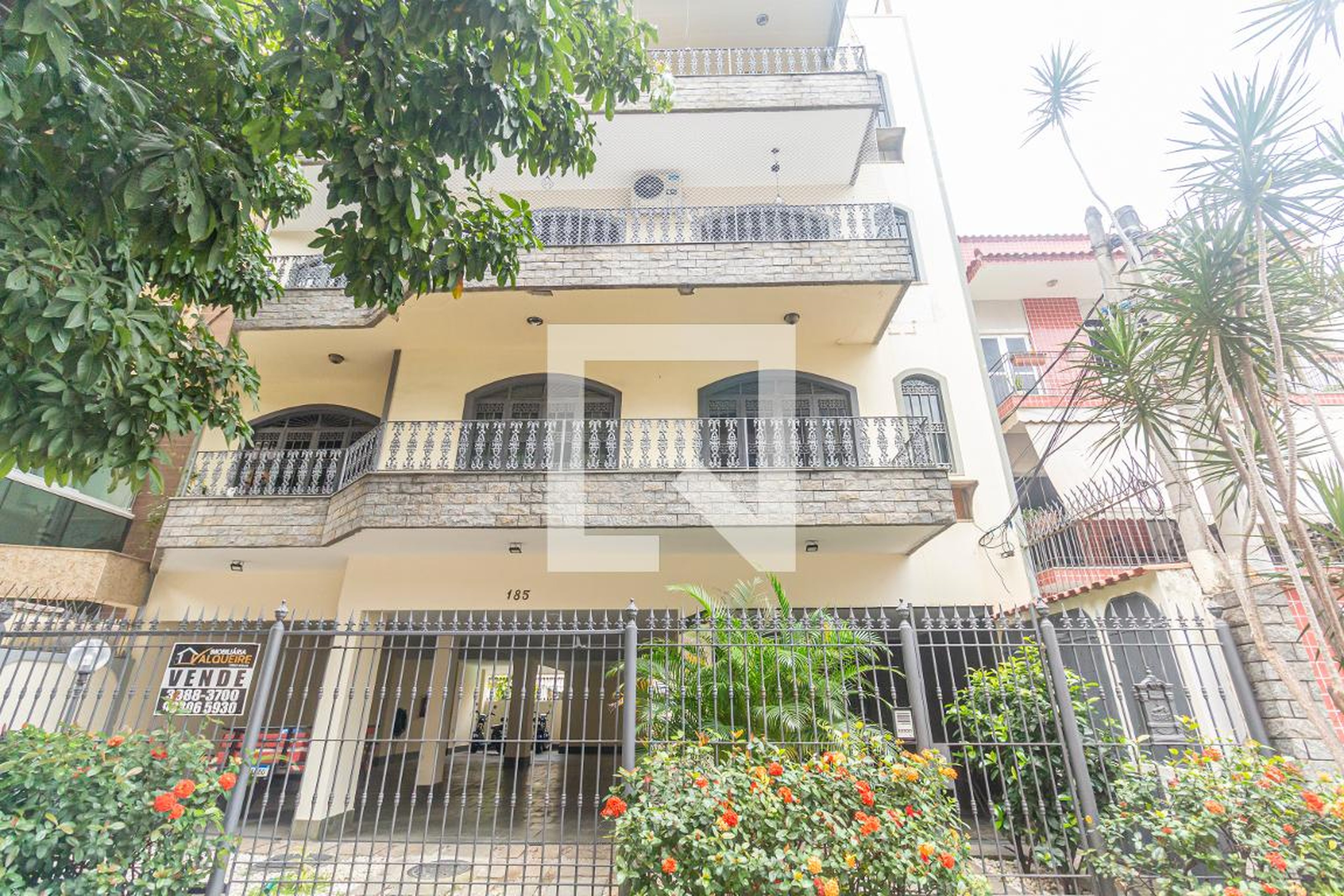 Fachada Condomínio em Rua da Divina Misericórdia, 179