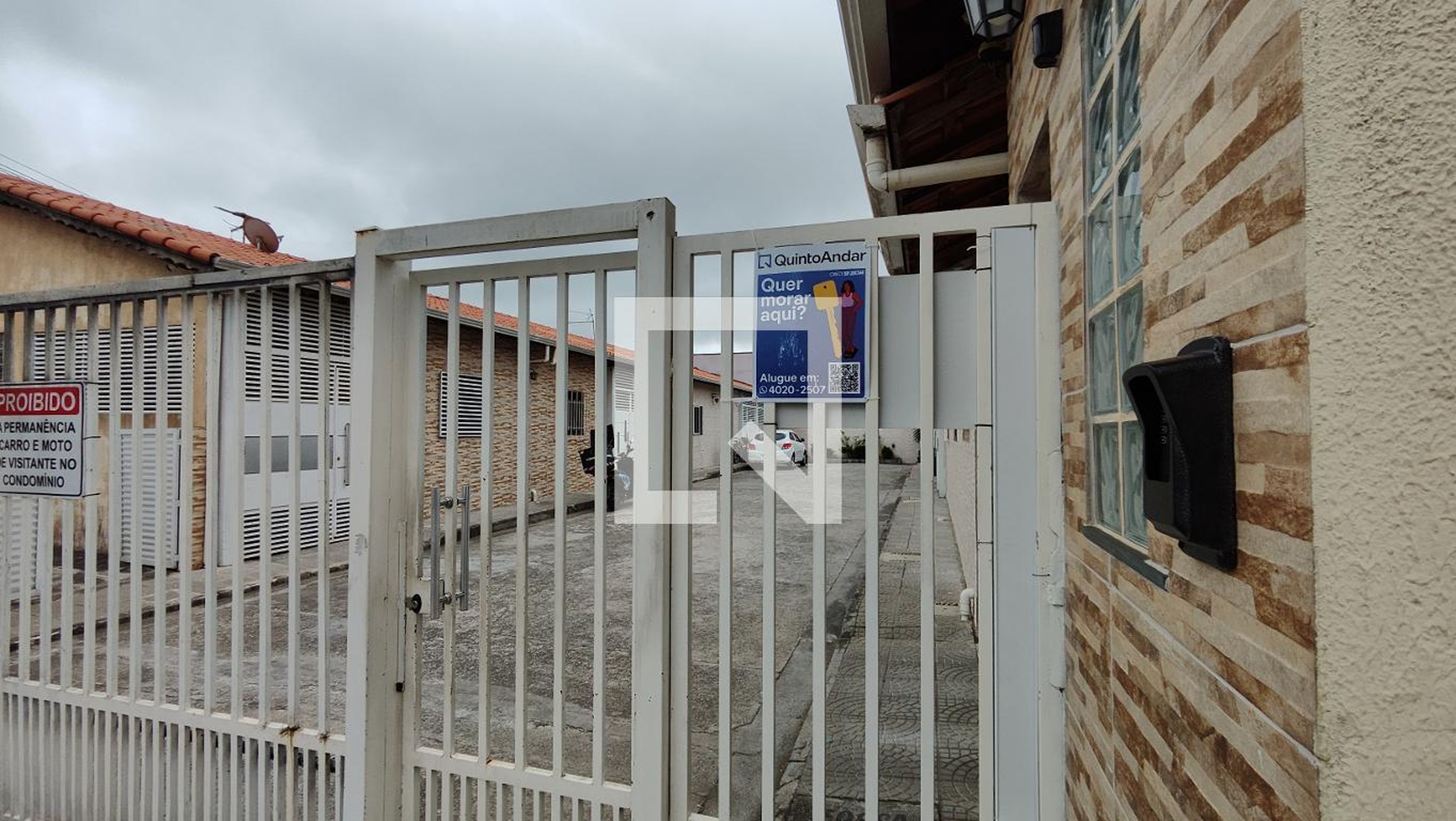 Fachada Condomínio em Rua Clemente Cunha Ferreira, 750