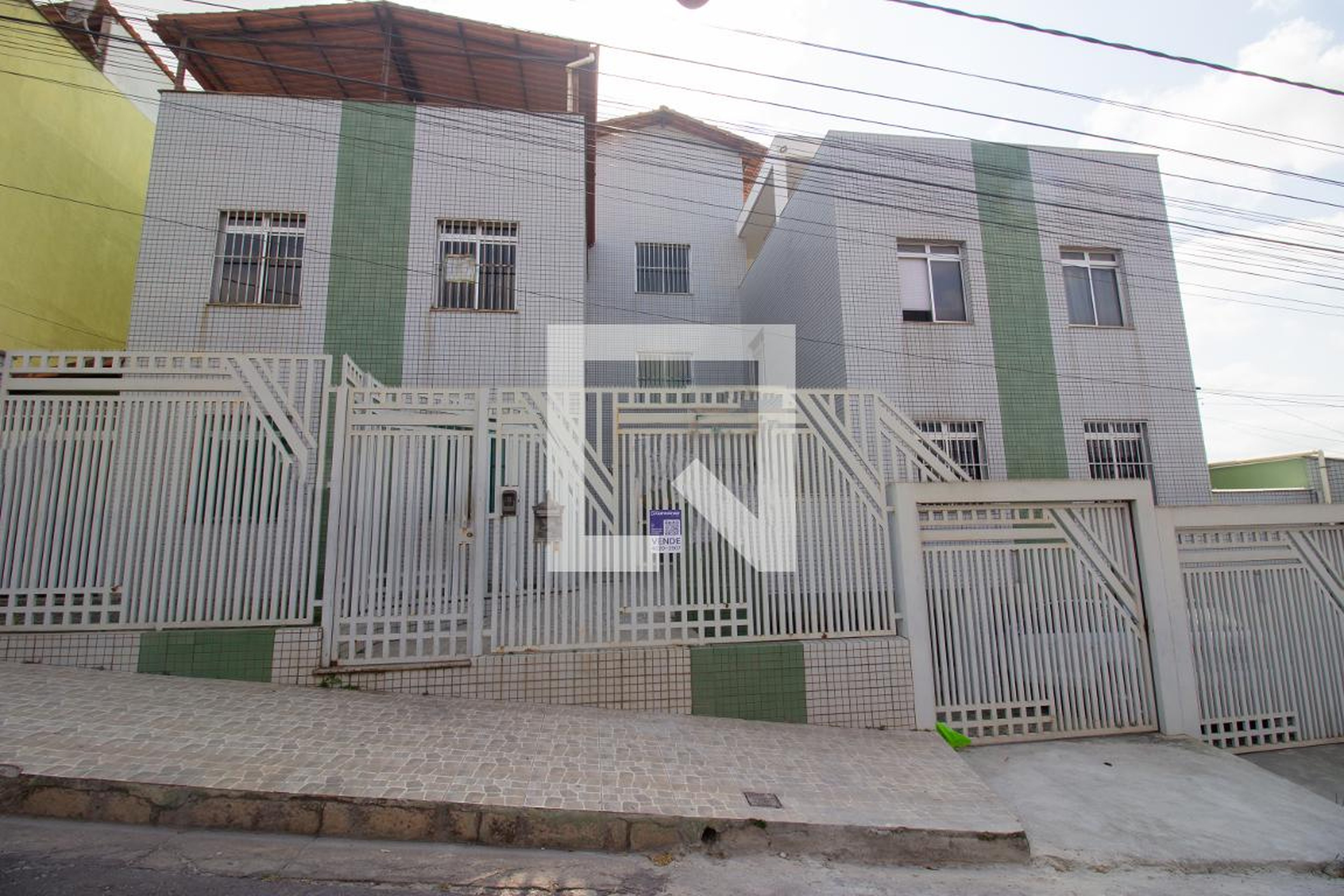 Fachada Condomínio em Rua topazio, 490